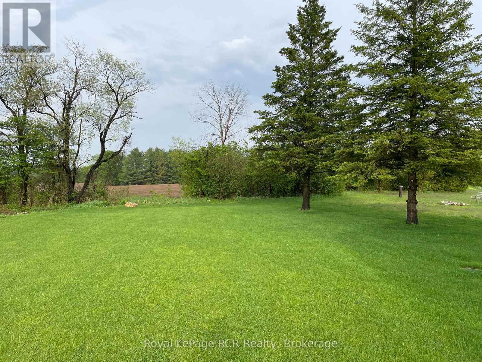 












212 SPRUCE DRIVE

,
West Grey,




Ontario
N4N3B8

