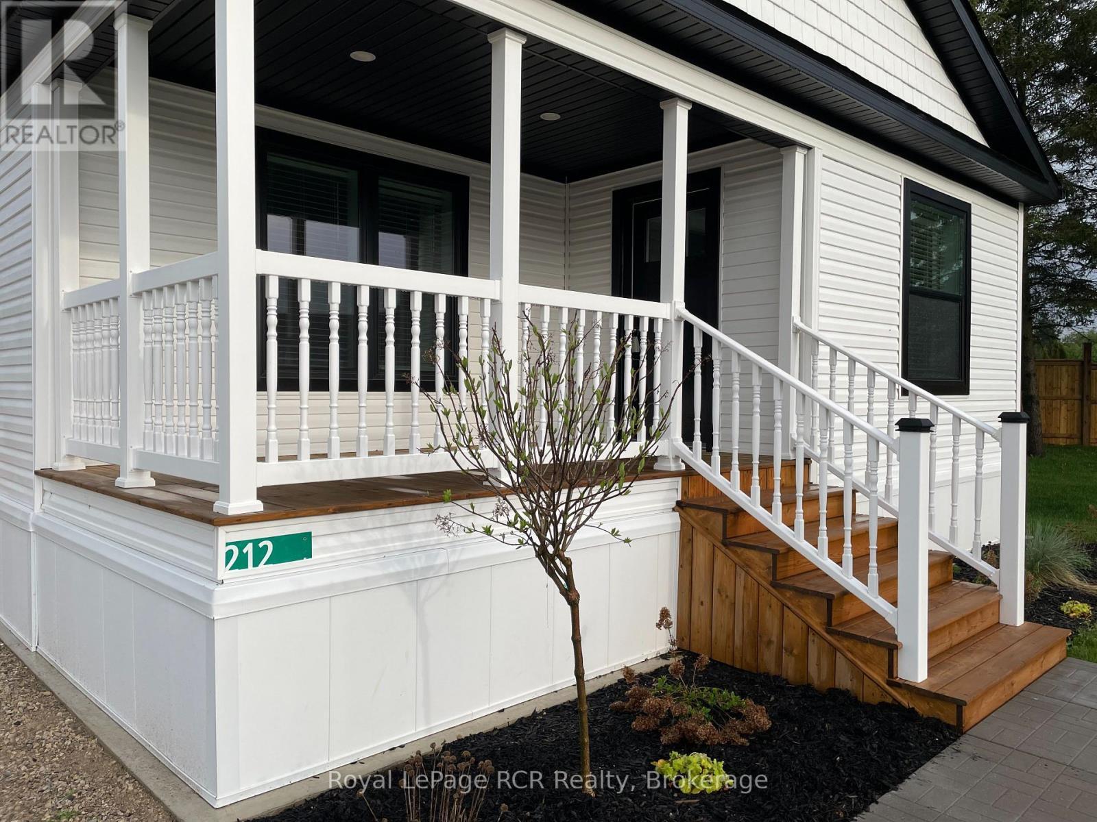 












212 SPRUCE DRIVE

,
West Grey,




Ontario
N4N3B8


