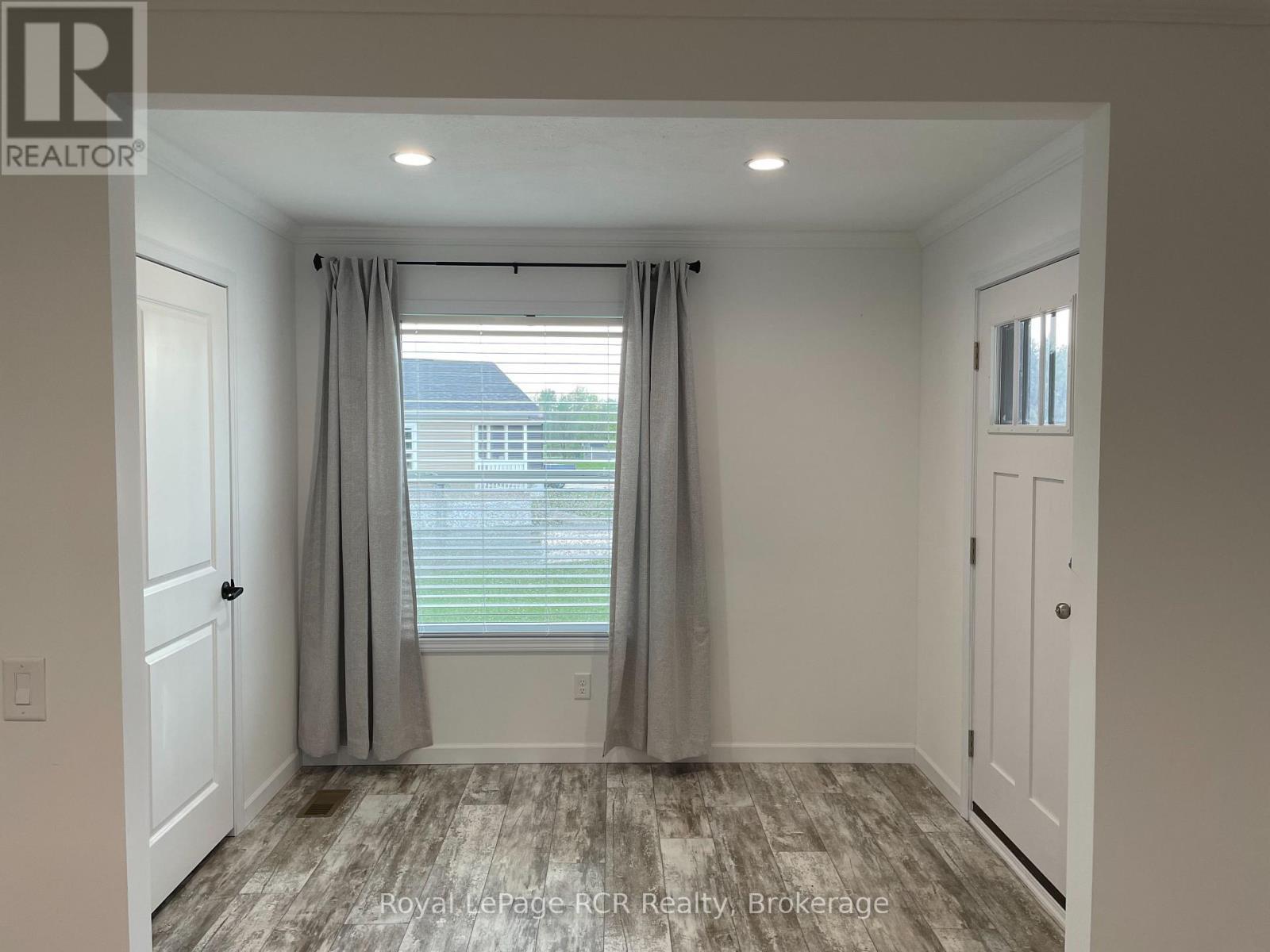 












212 SPRUCE DRIVE

,
West Grey,




Ontario
N4N3B8

