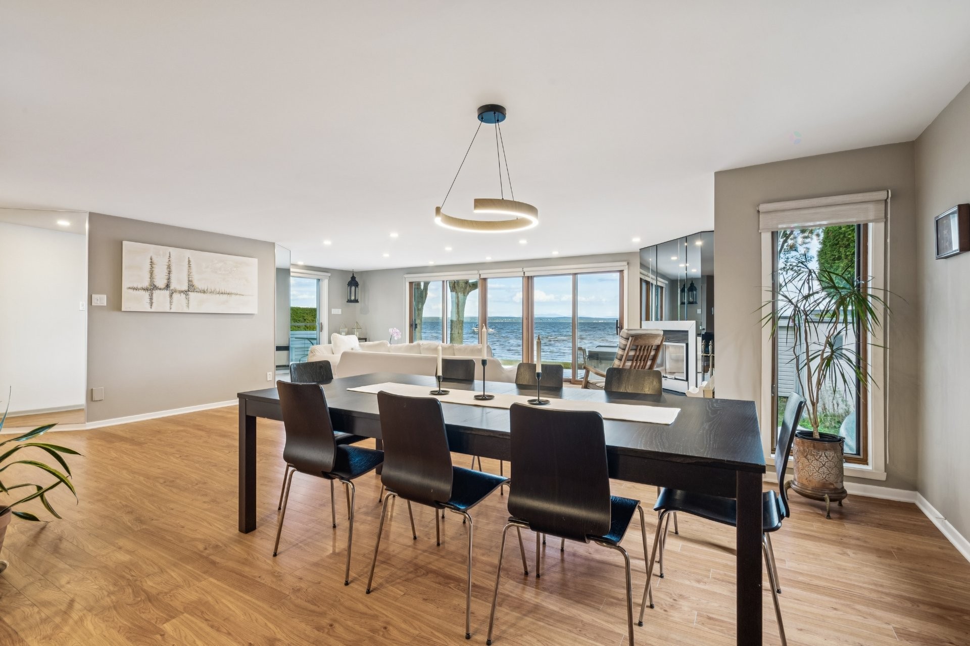 









724


Av. de Venise O.

,
Venise-en-Québec,




QC
J0J2K0

