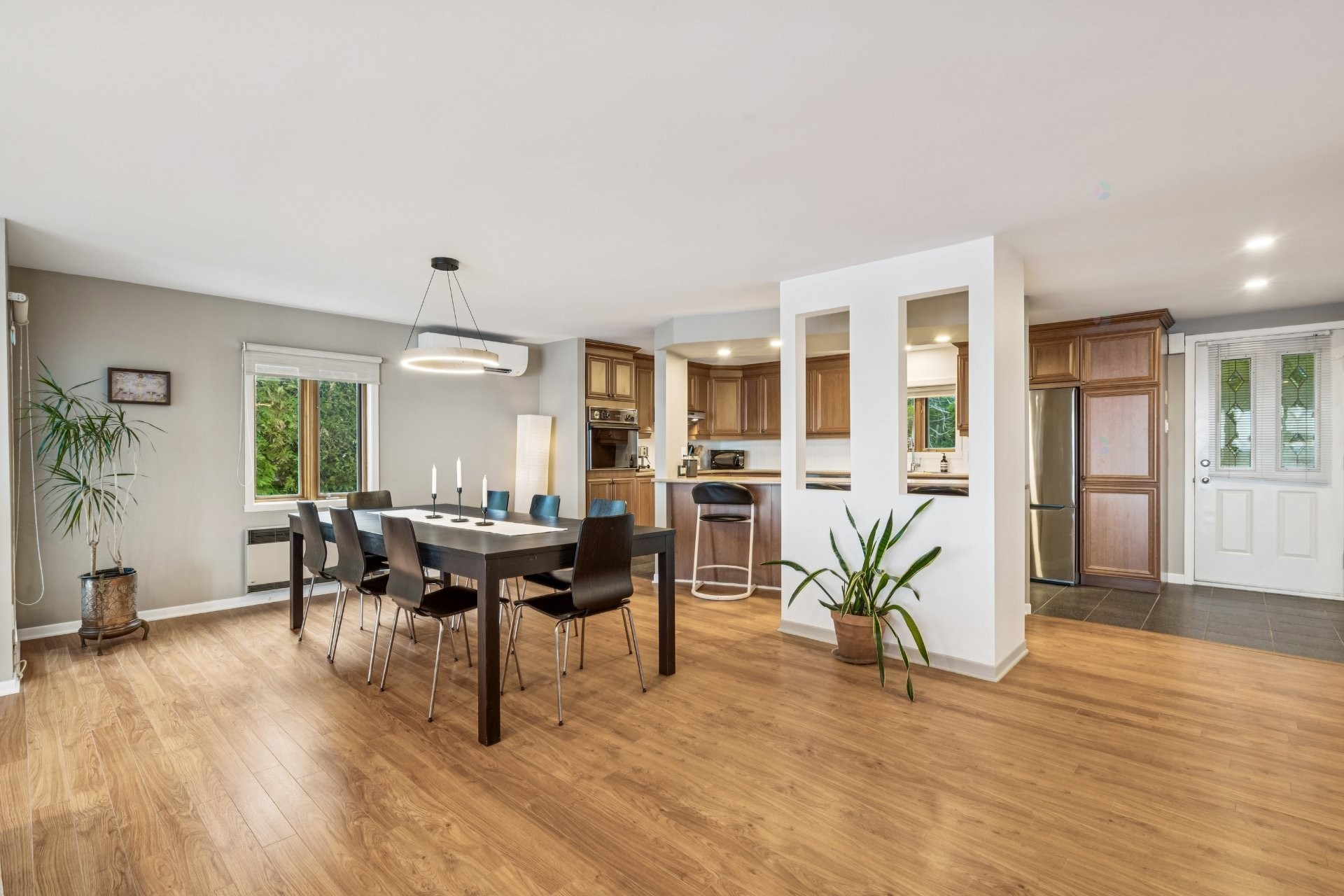 









724


Av. de Venise O.

,
Venise-en-Québec,




QC
J0J2K0

