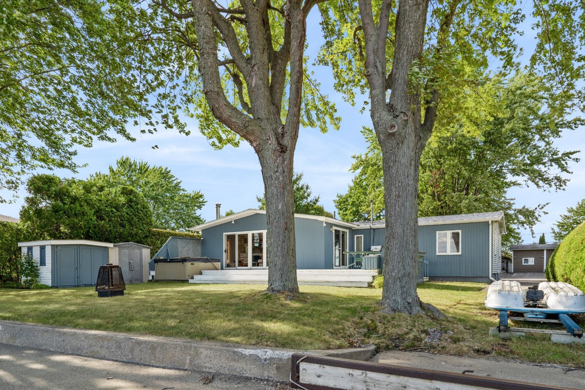 









724


Av. de Venise O.

,
Venise-en-Québec,




QC
J0J2K0

