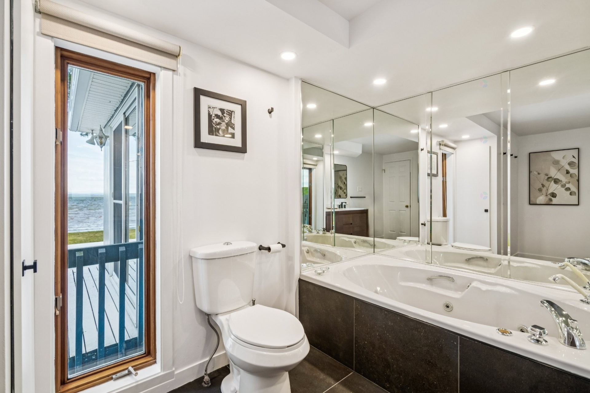 









724


Av. de Venise O.

,
Venise-en-Québec,




QC
J0J2K0


