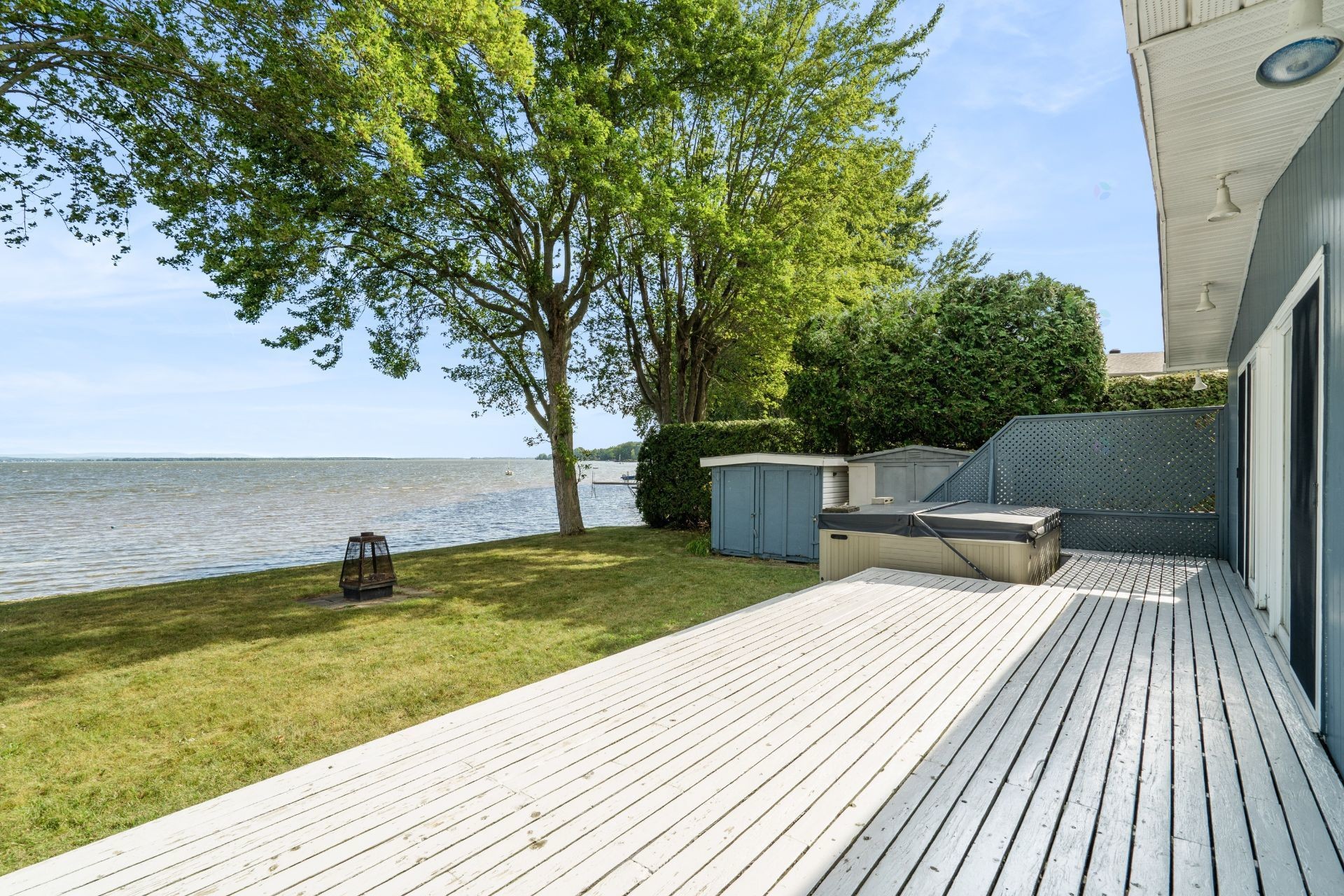 









724


Av. de Venise O.

,
Venise-en-Québec,




QC
J0J2K0

