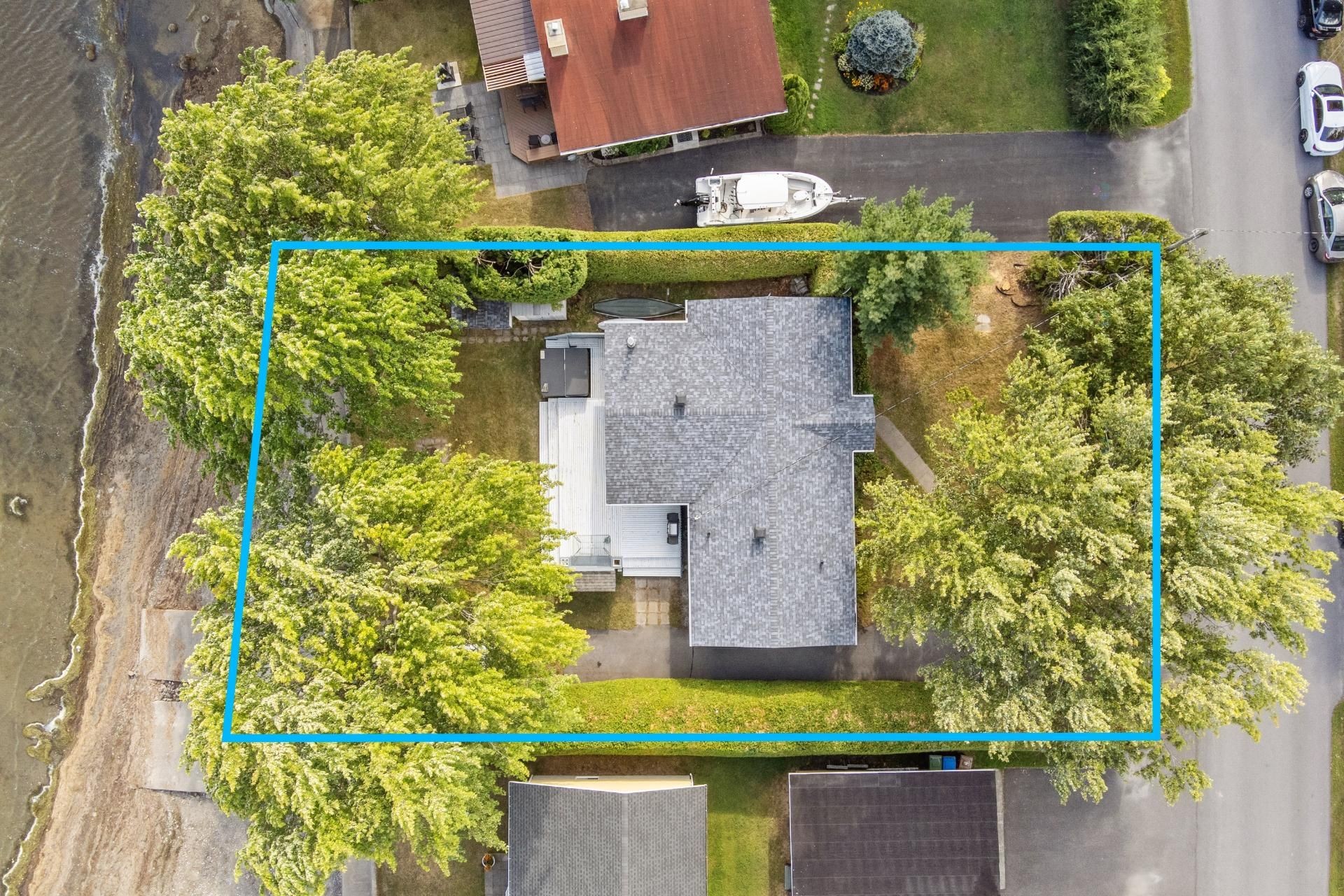 









724


Av. de Venise O.

,
Venise-en-Québec,




QC
J0J2K0

