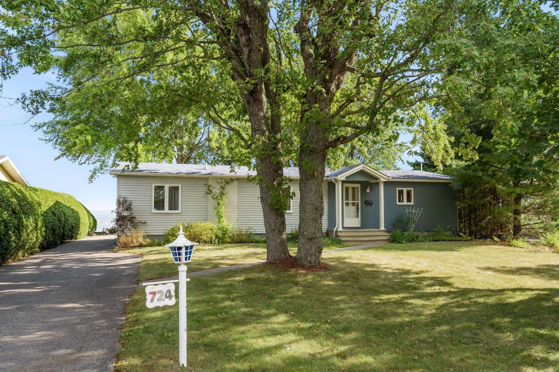 









724


Av. de Venise O.

,
Venise-en-Québec,




QC
J0J2K0

