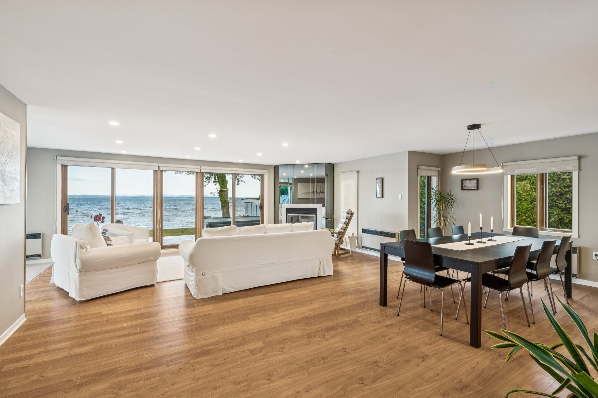 









724


Av. de Venise O.

,
Venise-en-Québec,




QC
J0J2K0


