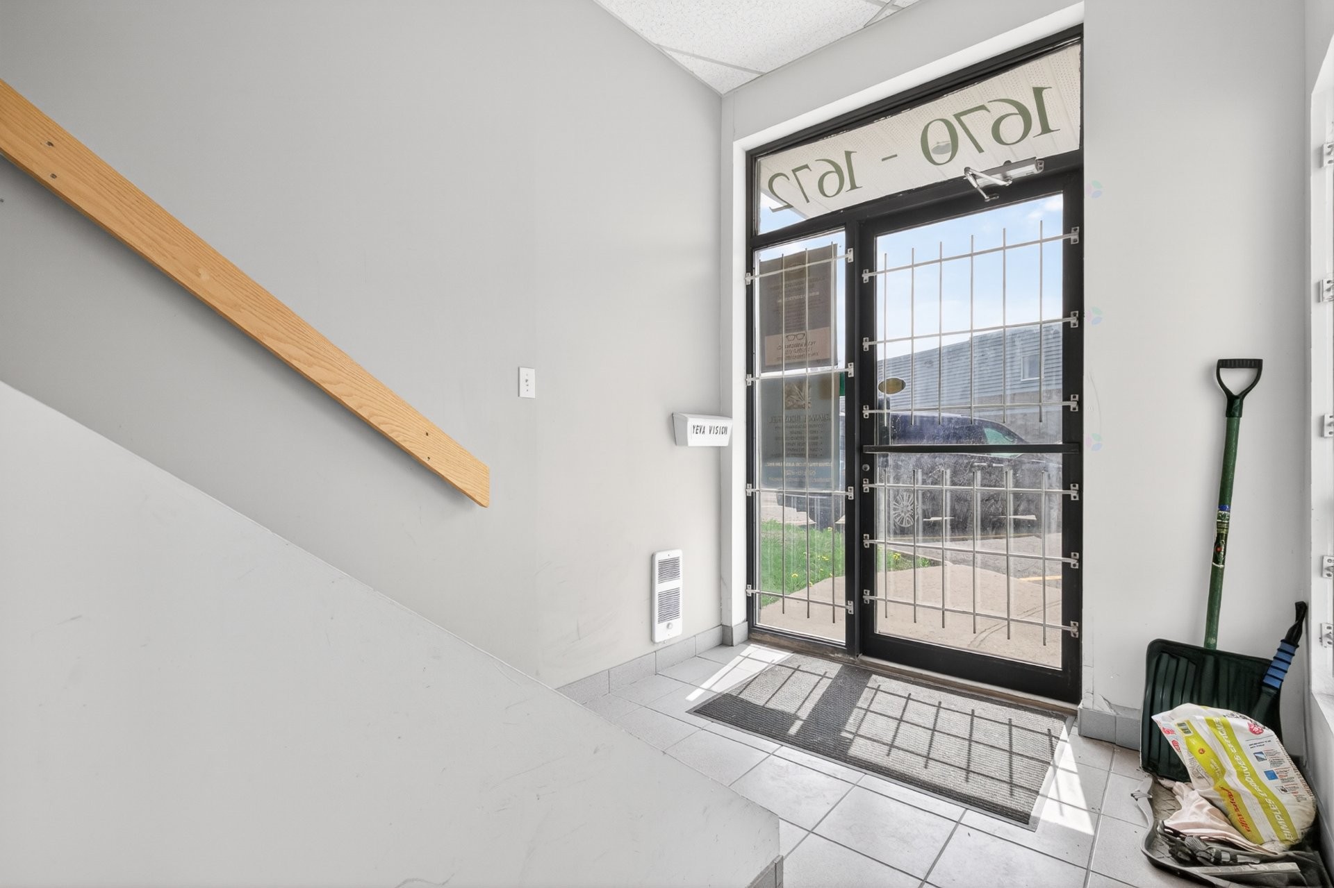 









1670


Place de Lierre

,
Laval (Vimont),




QC
H7G4X7

