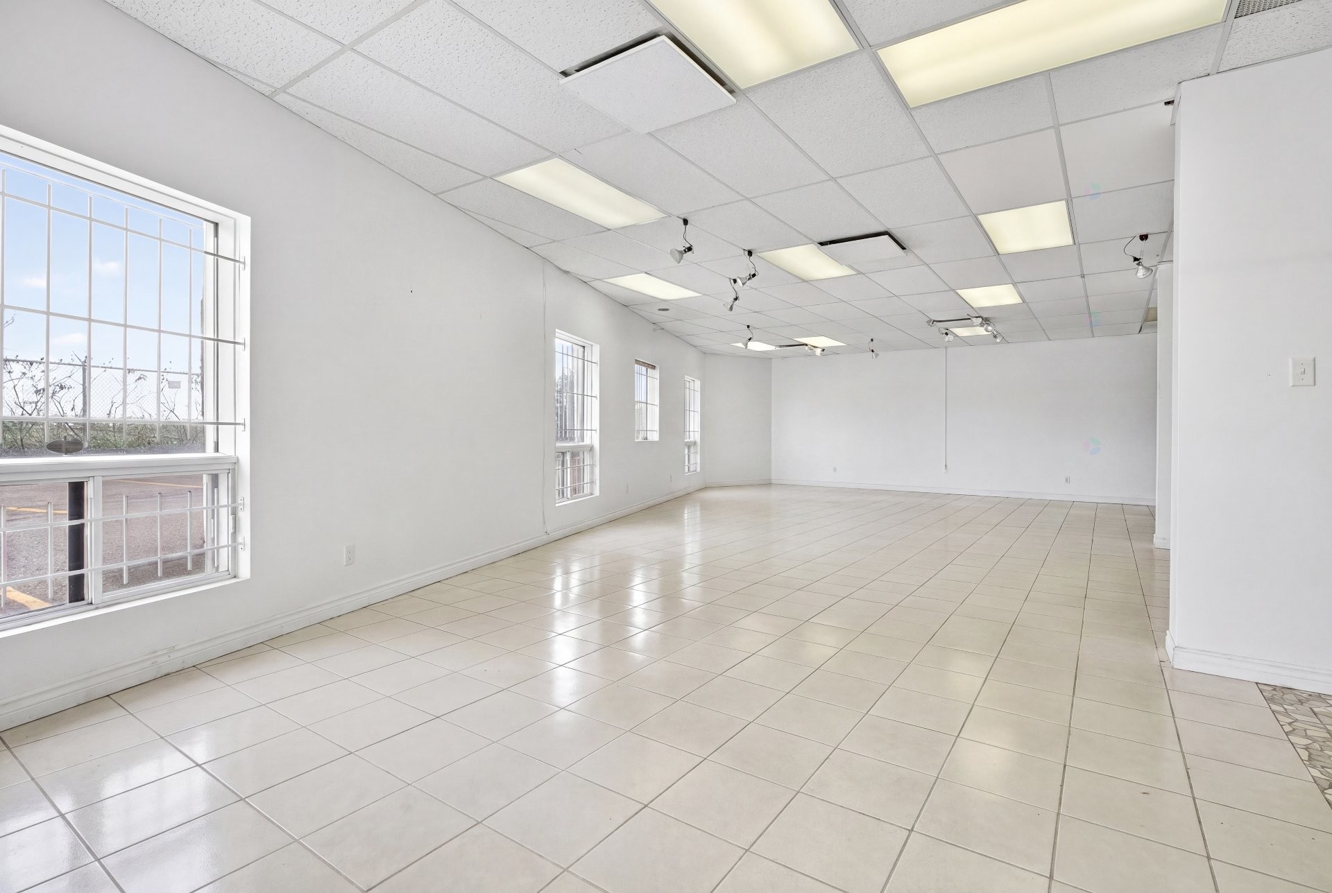 









1670


Place de Lierre

,
Laval (Vimont),




QC
H7G4X7

