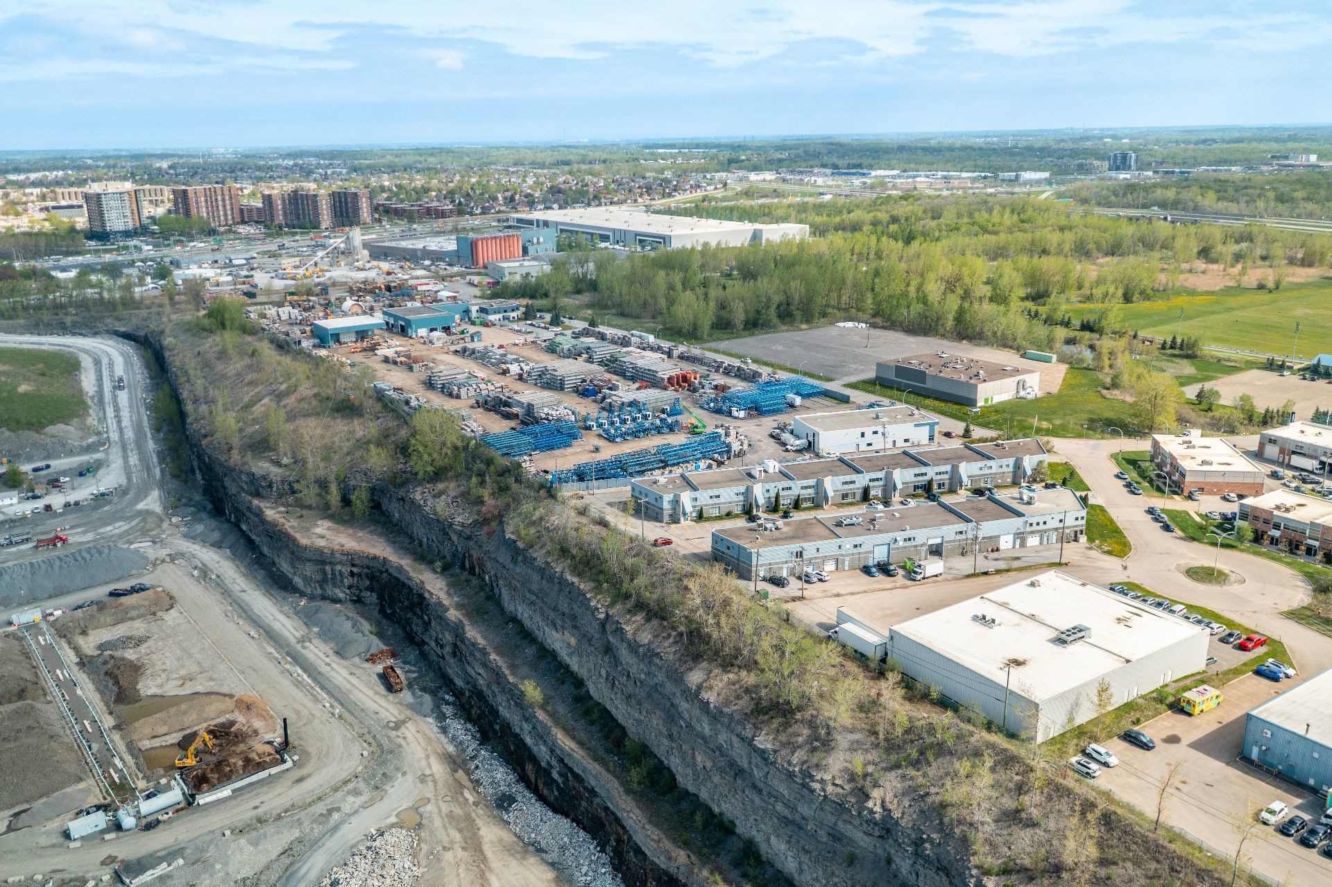 









1670


Place de Lierre

,
Laval (Vimont),




QC
H7G4X7

