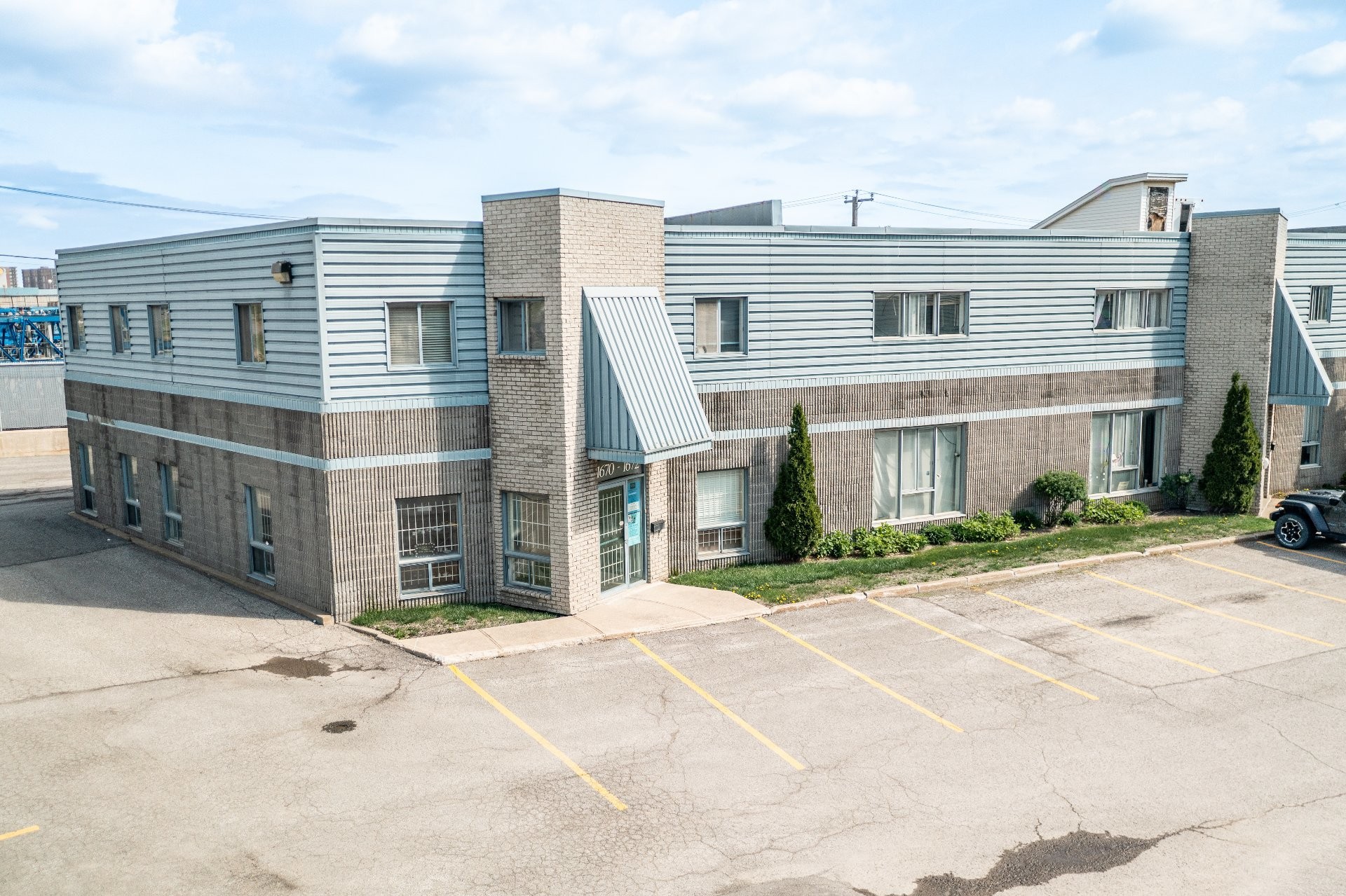









1670


Place de Lierre

,
Laval (Vimont),




QC
H7G4X7

