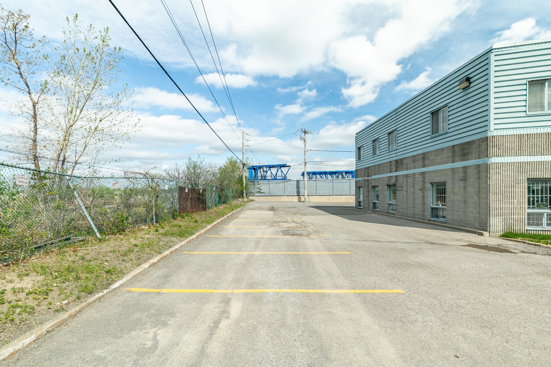 









1670


Place de Lierre

,
Laval (Vimont),




QC
H7G4X7

