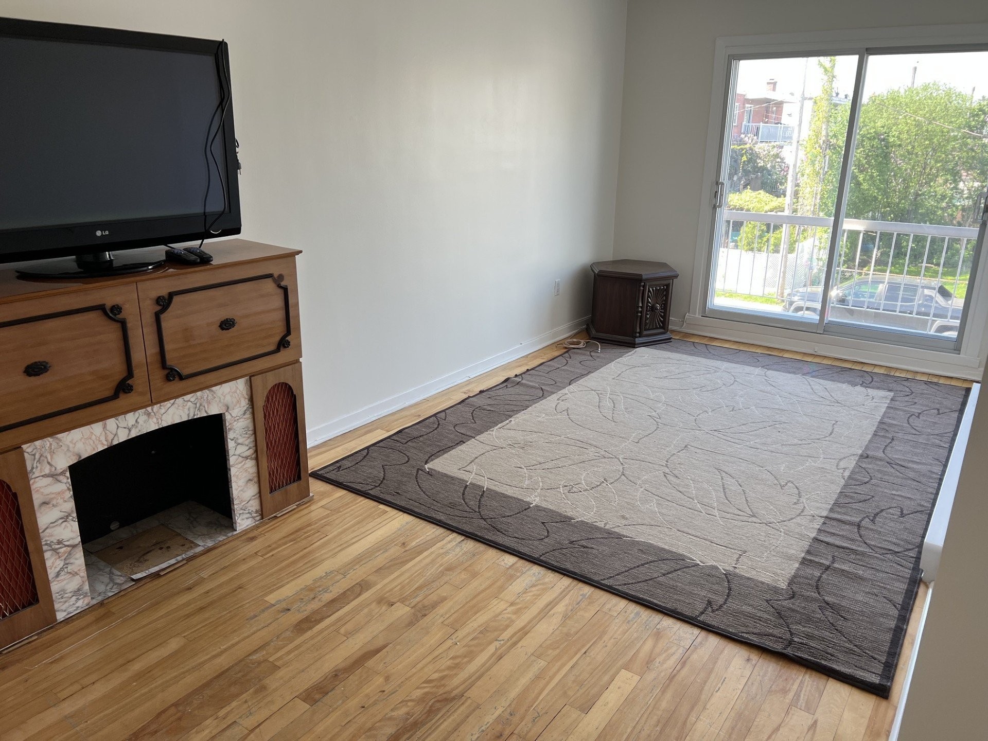 









993


Rue Melville

,
Laval (Chomedey),




QC
H7W4E6

