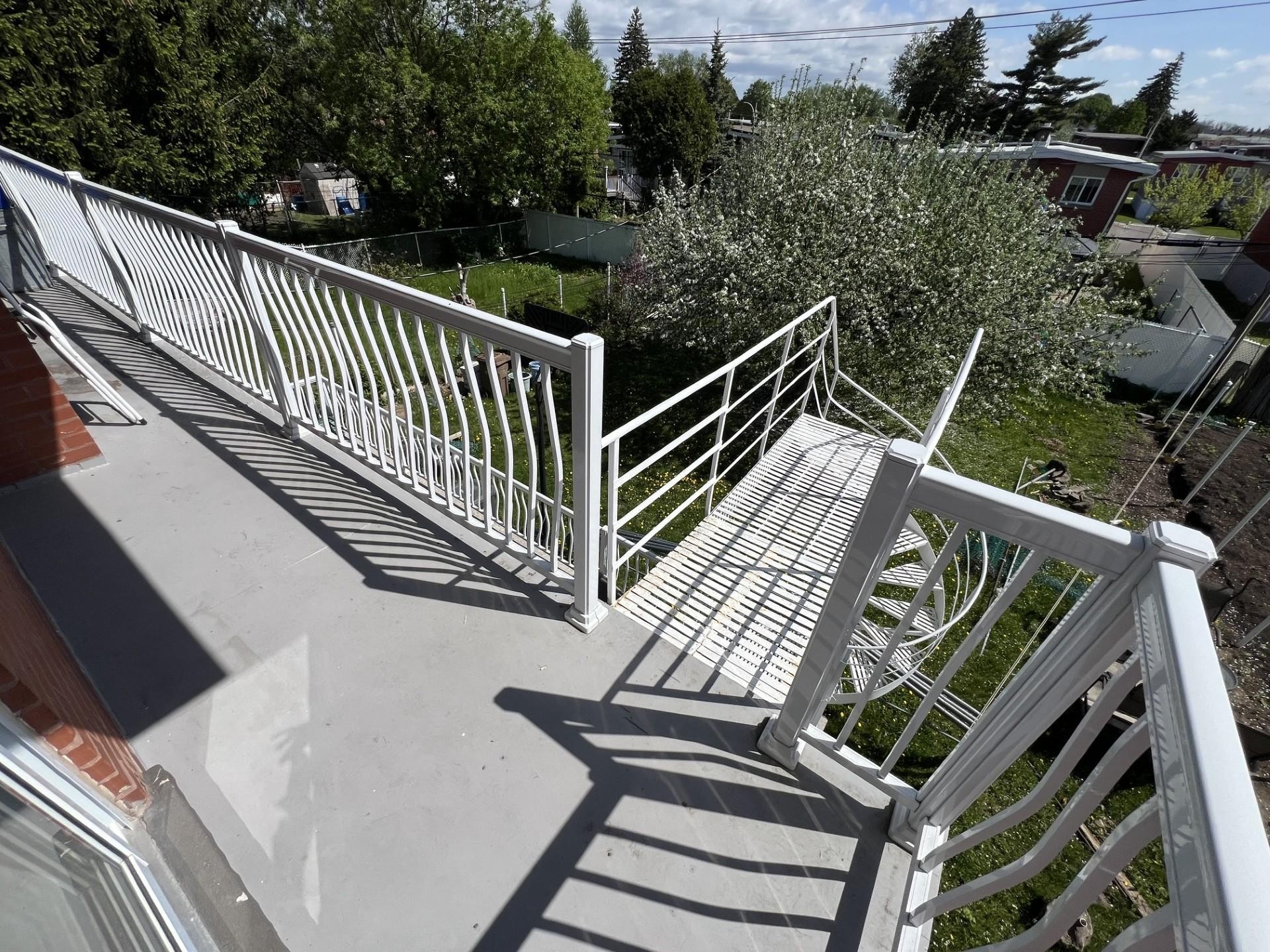









993


Rue Melville

,
Laval (Chomedey),




QC
H7W4E6

