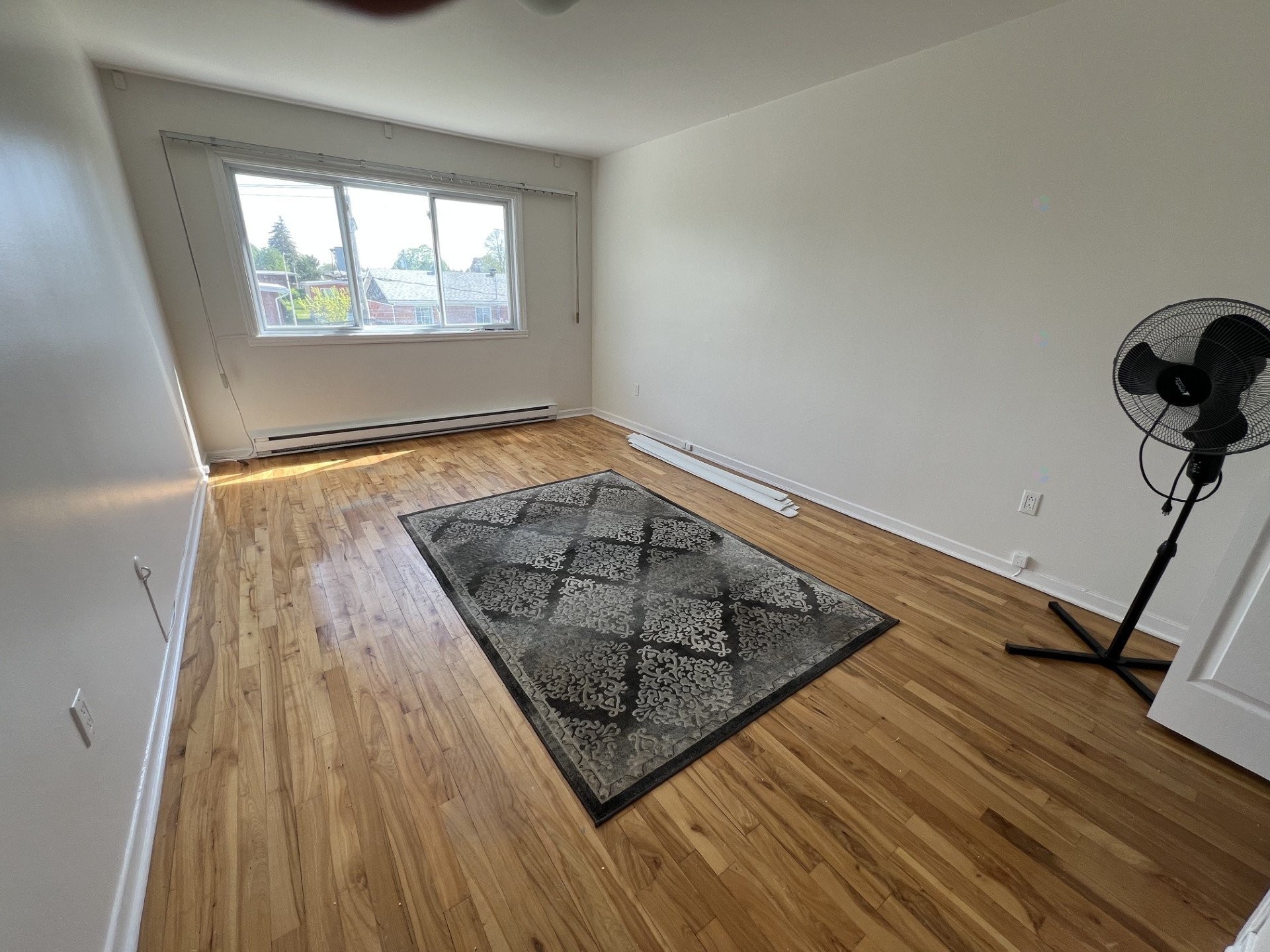 









993


Rue Melville

,
Laval (Chomedey),




QC
H7W4E6

