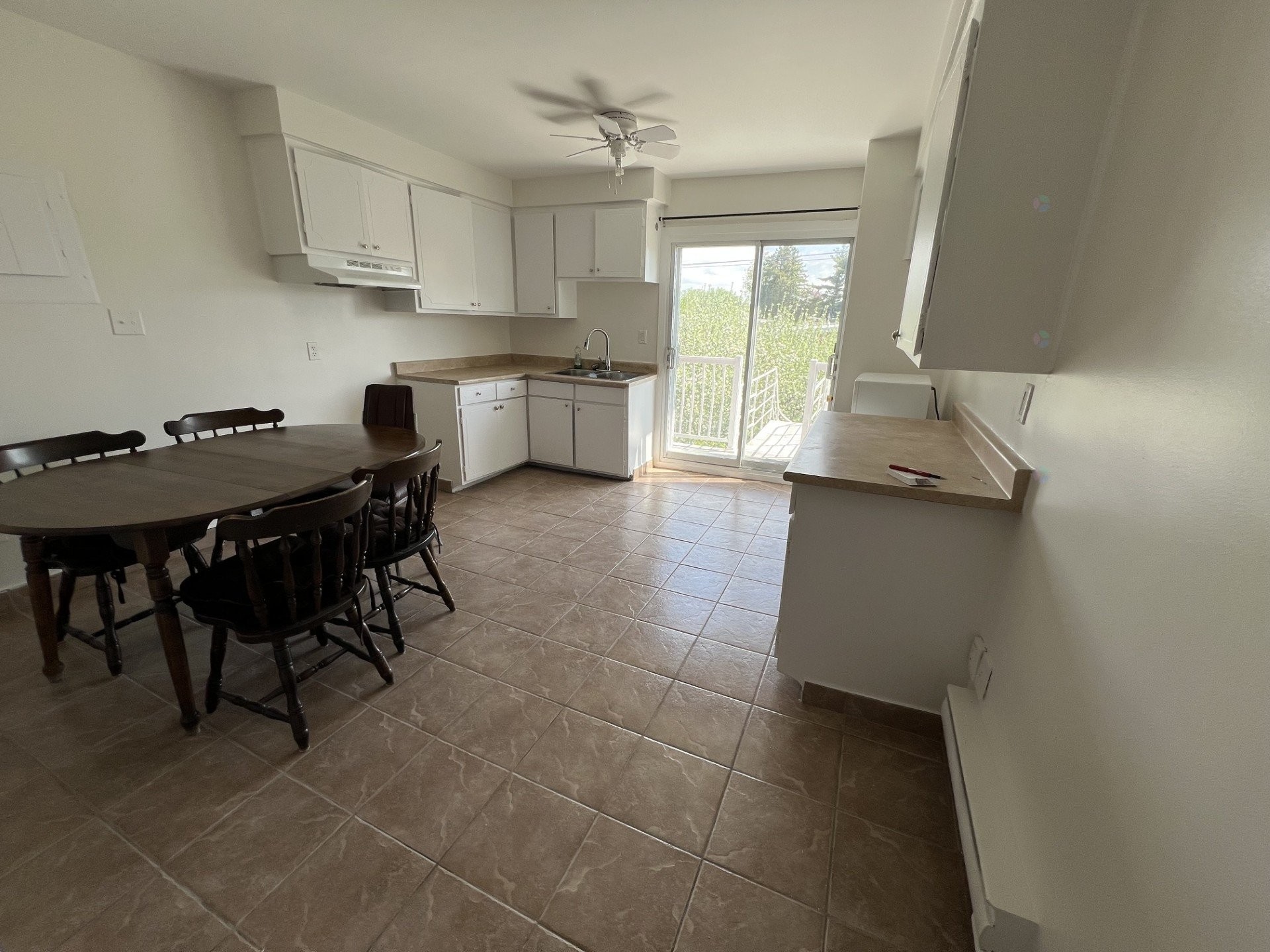 









993


Rue Melville

,
Laval (Chomedey),




QC
H7W4E6

