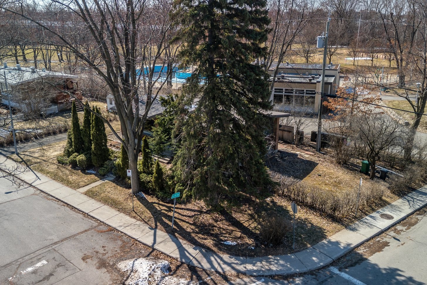 









3230


Rue McCarthy

,
Montréal (Saint-Laurent),




QC
H4K2A2

