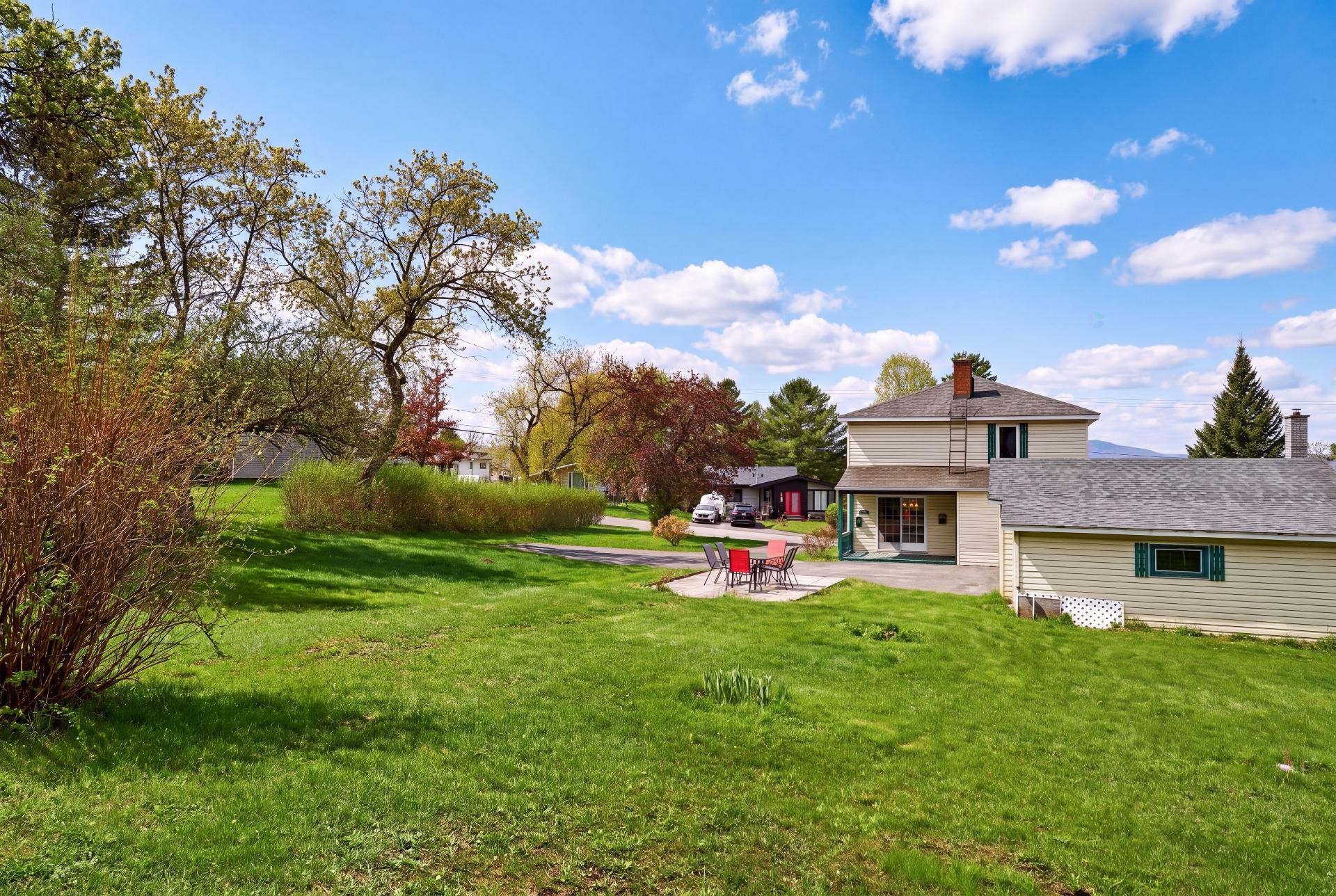 









120


Rue Nicolas-Viel

,
Magog,




QC
J1X3T9

