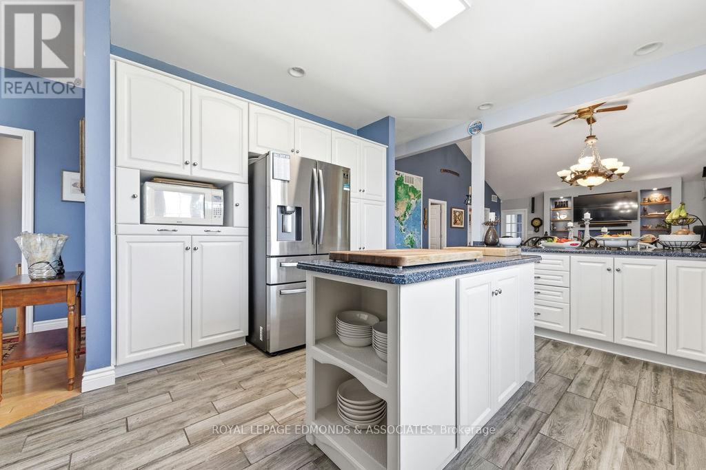 












700 POINT CHURCH DRIVE

,
North Algona Wilberforce,




Ontario
K0L3C0

