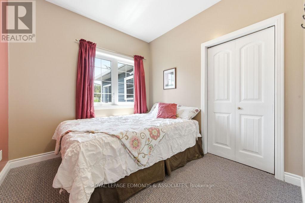 












700 POINT CHURCH DRIVE

,
North Algona Wilberforce,




Ontario
K0L3C0

