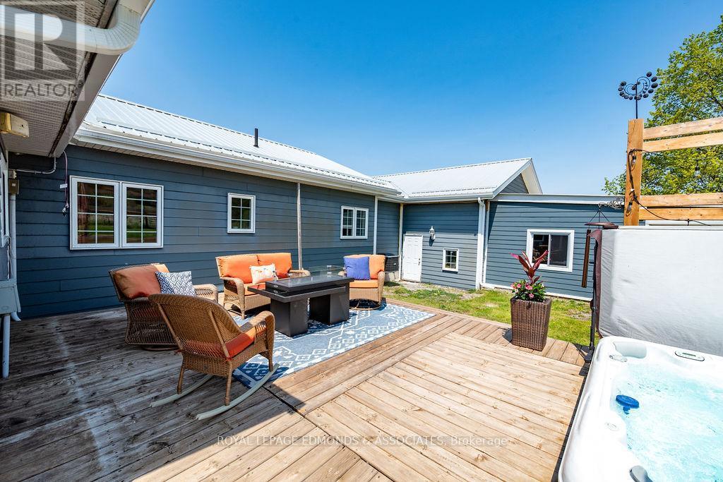 












700 POINT CHURCH DRIVE

,
North Algona Wilberforce,




Ontario
K0L3C0

