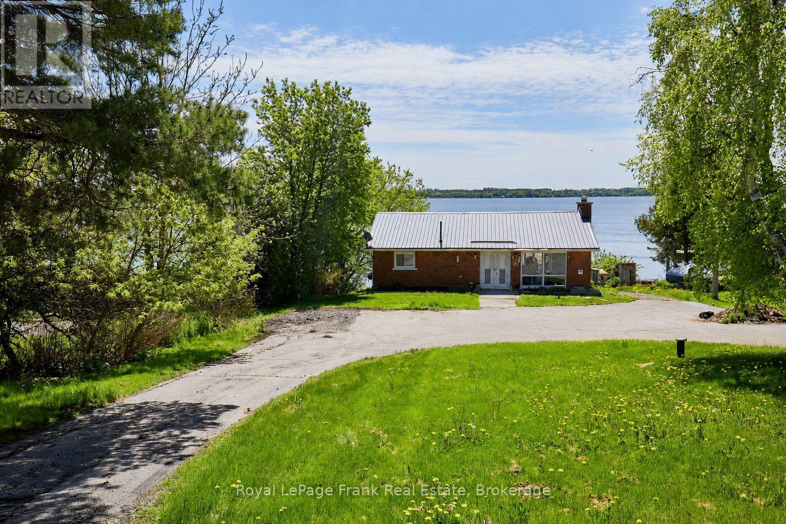 












36 SUMMER DRIVE

,
Kawartha Lakes (Little Britain),




Ontario
K0M2C0

