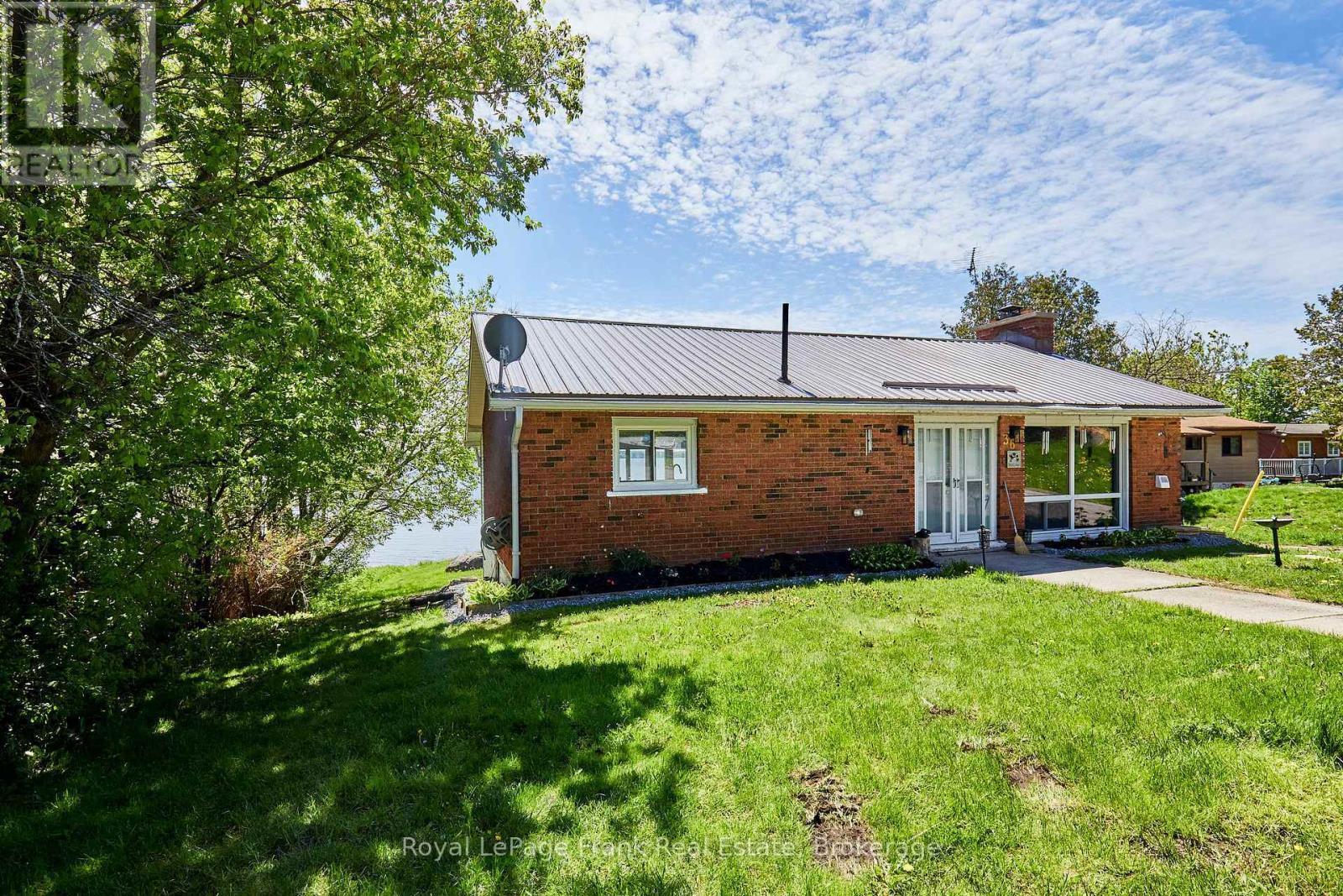 












36 SUMMER DRIVE

,
Kawartha Lakes (Little Britain),




Ontario
K0M2C0

