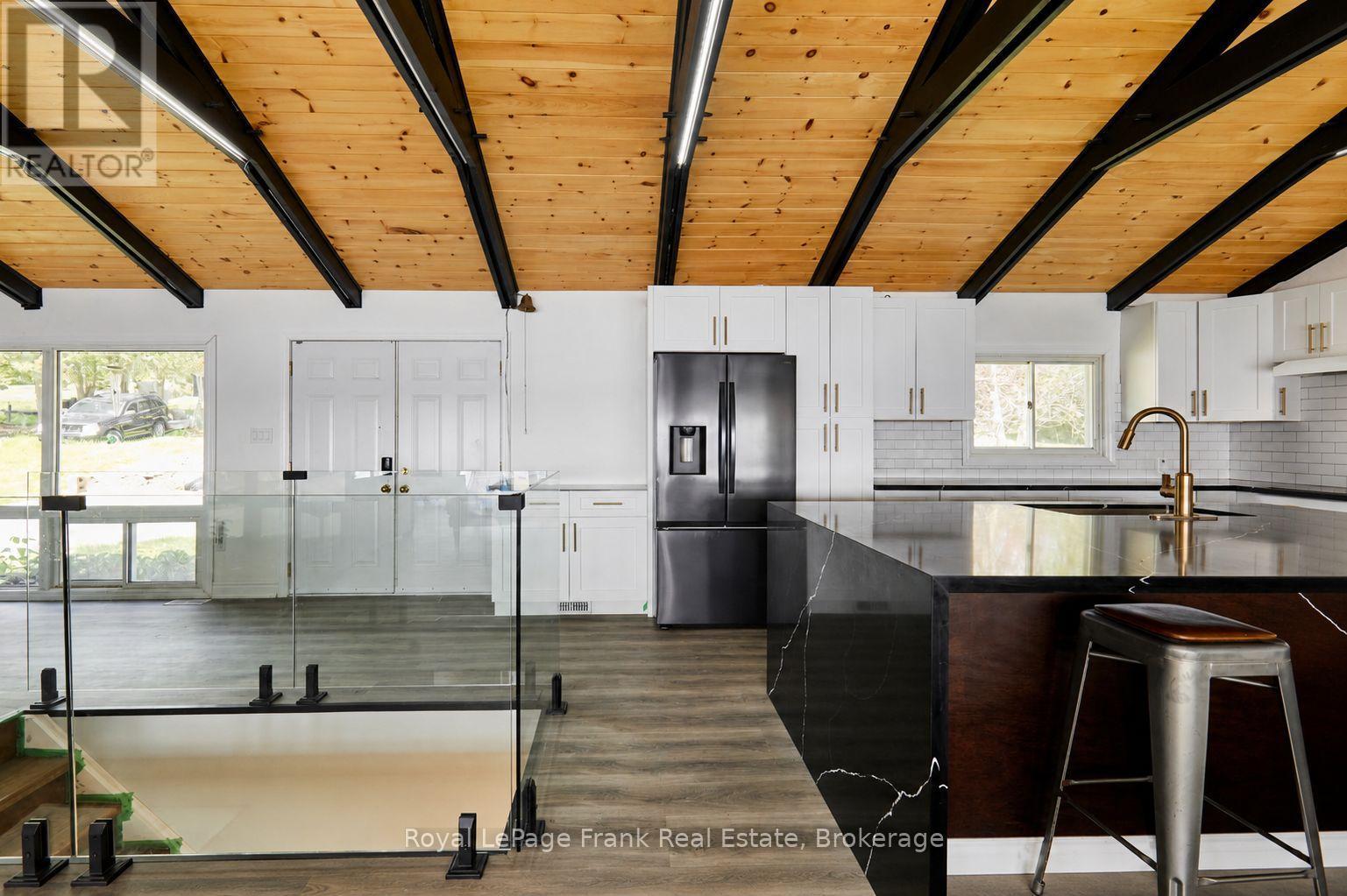 












36 SUMMER DRIVE

,
Kawartha Lakes (Little Britain),




Ontario
K0M2C0


