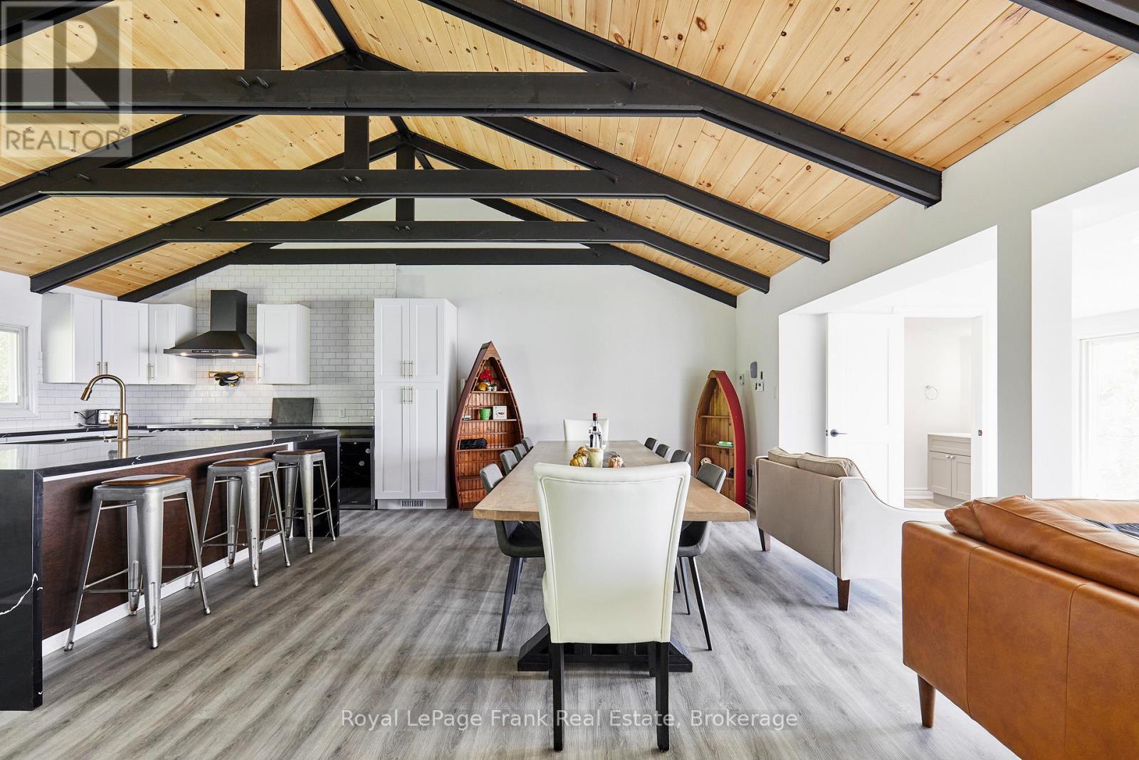 












36 SUMMER DRIVE

,
Kawartha Lakes (Little Britain),




Ontario
K0M2C0


