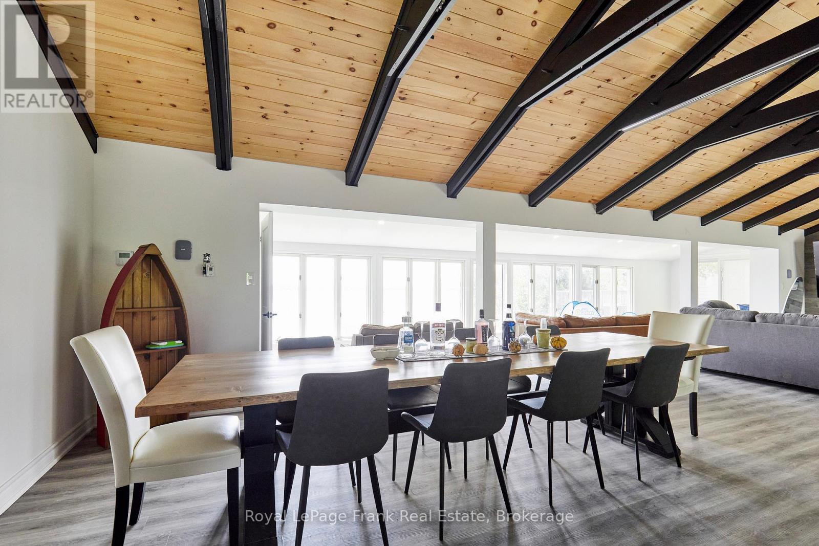 












36 SUMMER DRIVE

,
Kawartha Lakes (Little Britain),




Ontario
K0M2C0

