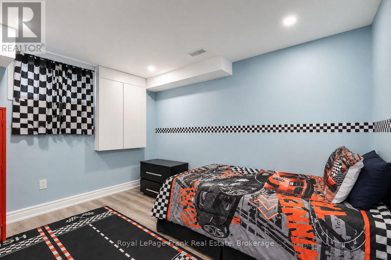 












36 SUMMER DRIVE

,
Kawartha Lakes (Little Britain),




Ontario
K0M2C0

