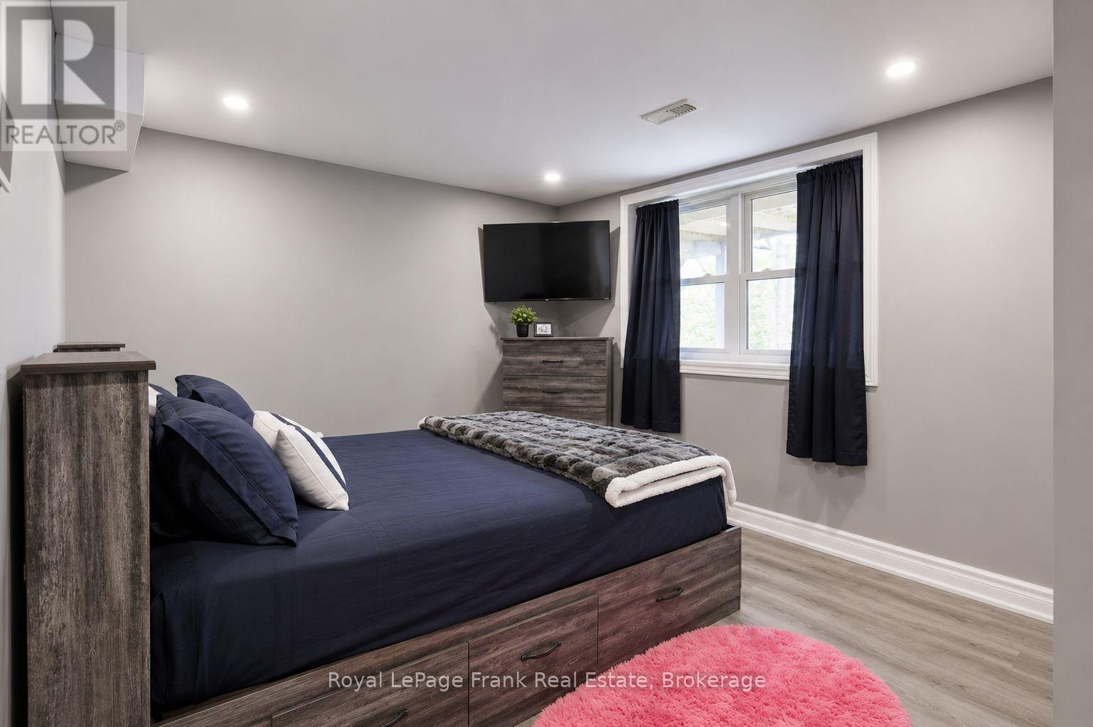












36 SUMMER DRIVE

,
Kawartha Lakes (Little Britain),




Ontario
K0M2C0

