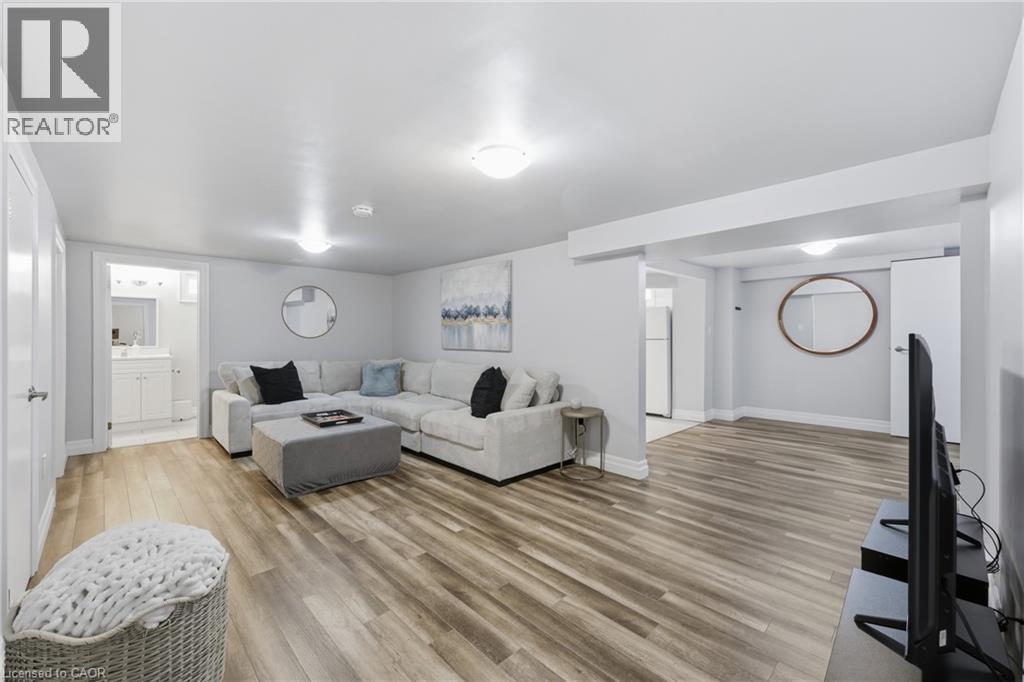 












168 NUGENT Drive

,
Hamilton,




Ontario
L8H2N4


