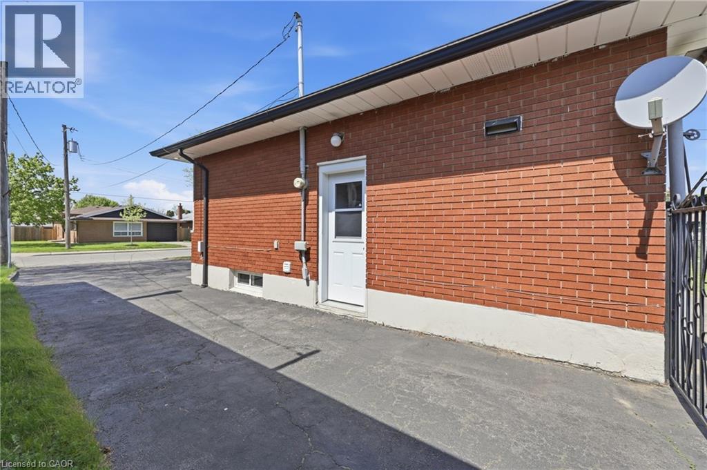 












168 NUGENT Drive

,
Hamilton,




Ontario
L8H2N4

