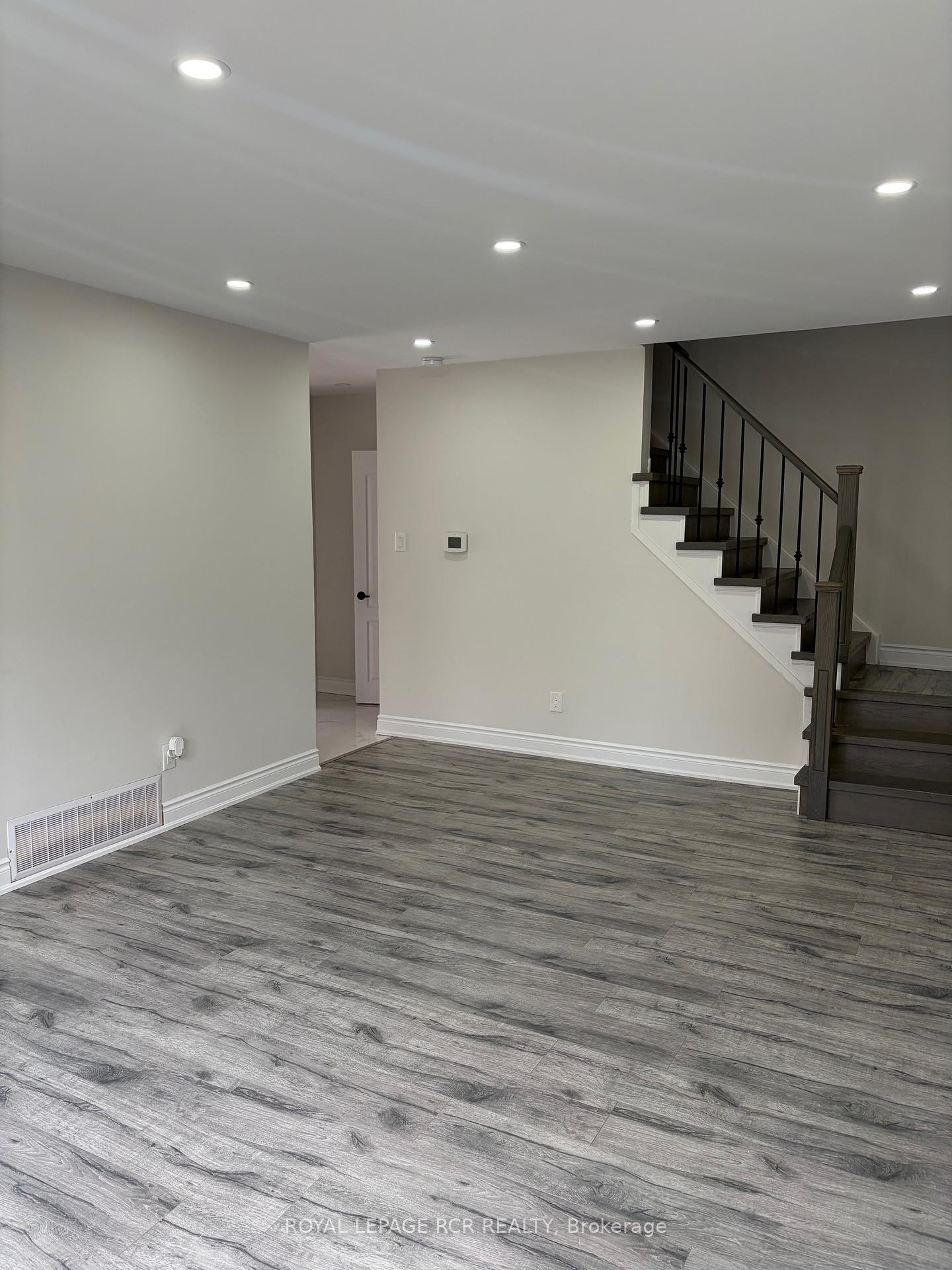 









41


Town House

Crescent,
Brampton,




ON
L6W 3G3


