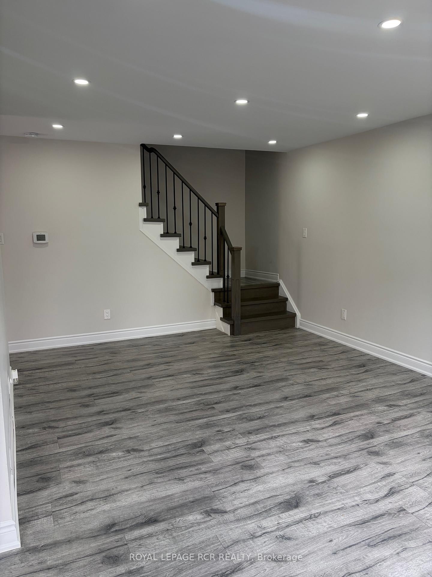 









41


Town House

Crescent,
Brampton,




ON
L6W 3G3

