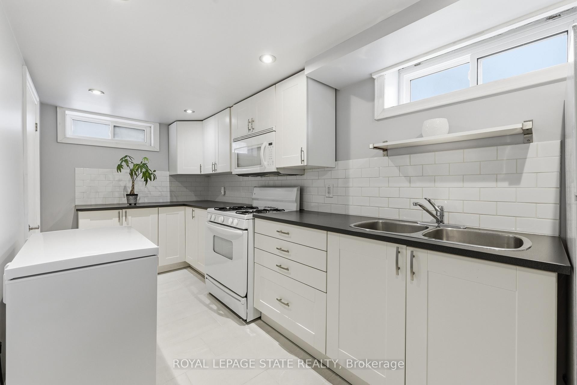 









168


Nugent

Drive,
Hamilton,




ON
L8H 2N4

