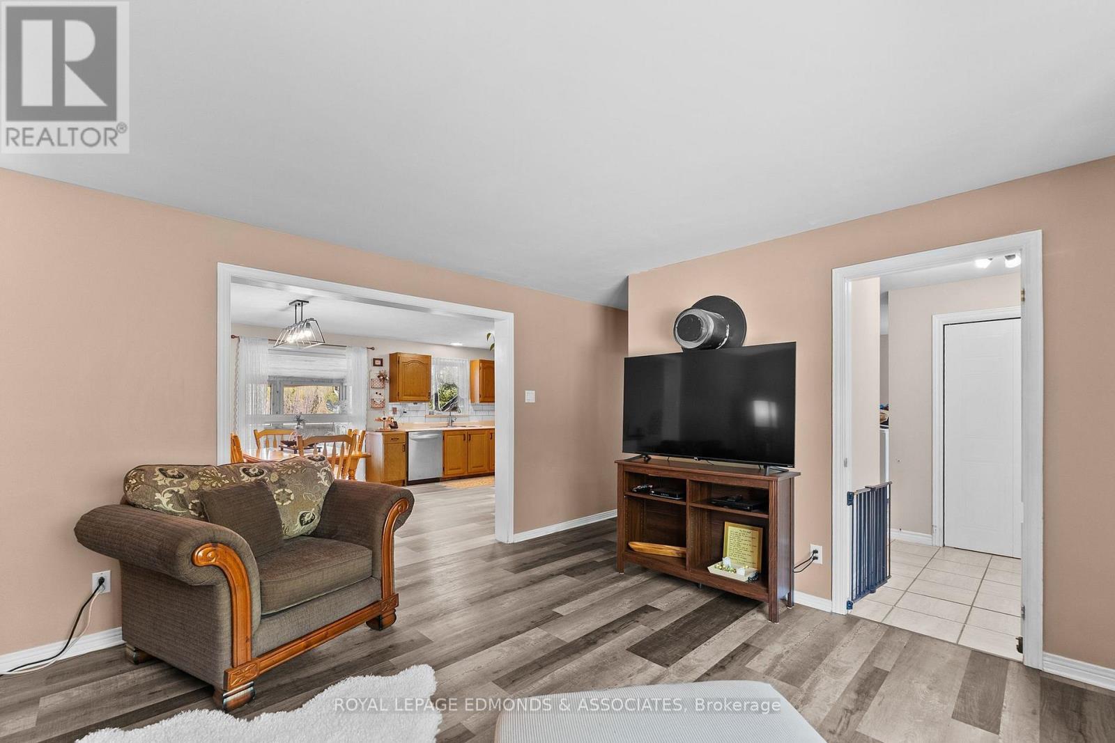 












164 GARDEN LAKE TRAIL

,
Whitewater Region,




Ontario
K0J1Y0

