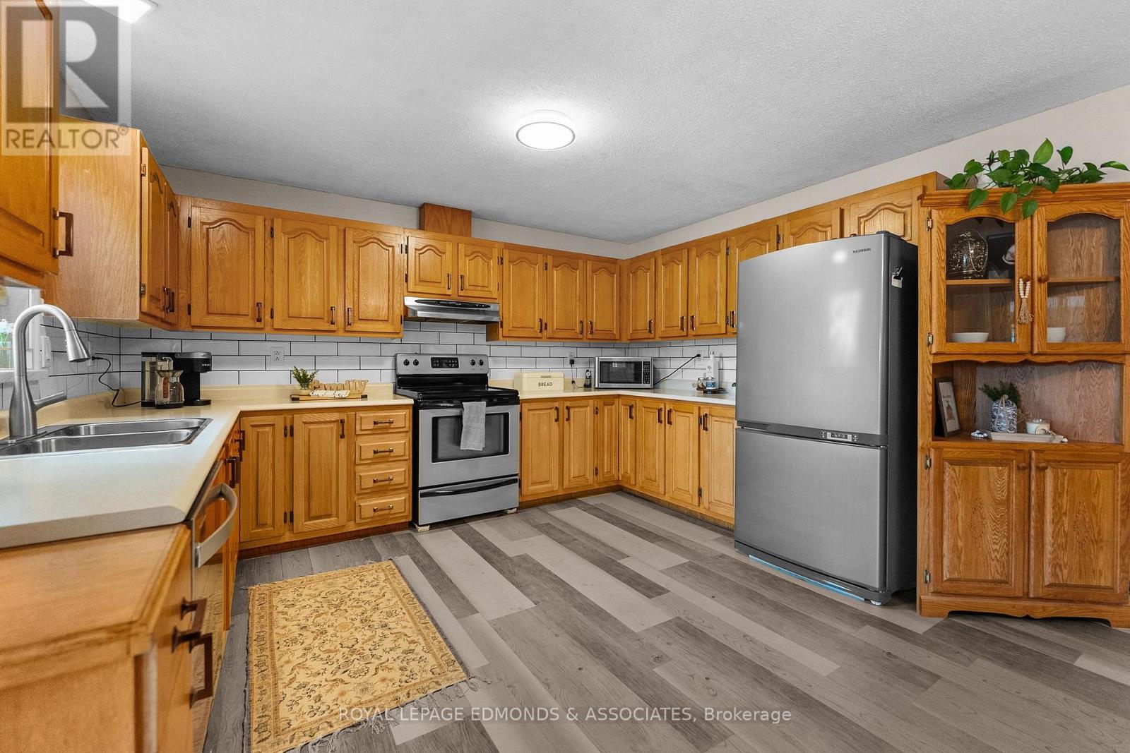 












164 GARDEN LAKE TRAIL

,
Whitewater Region,




Ontario
K0J1Y0

