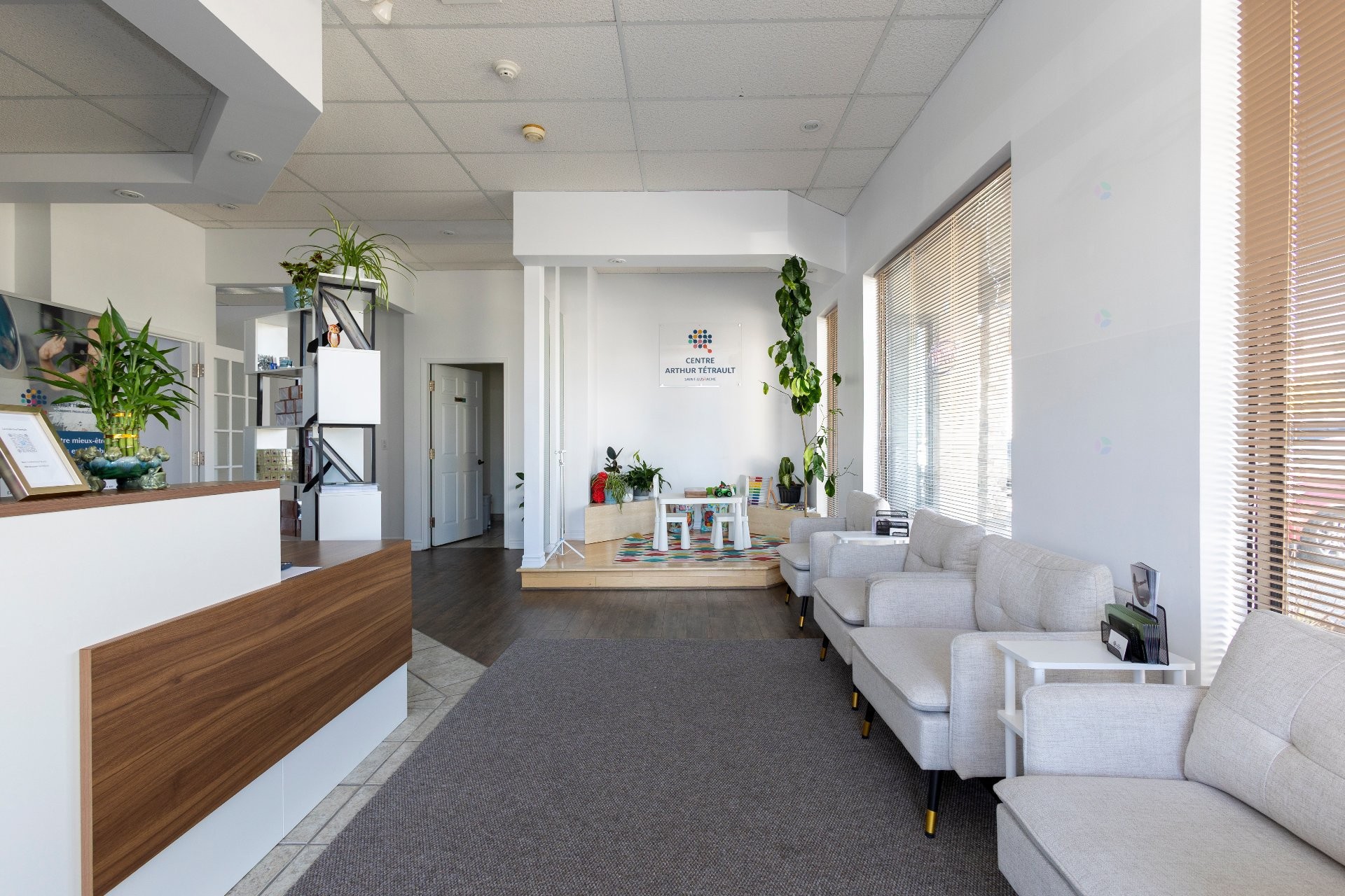 









28


Rue Dubois

,
Saint-Eustache,




QC
J7R1W7

