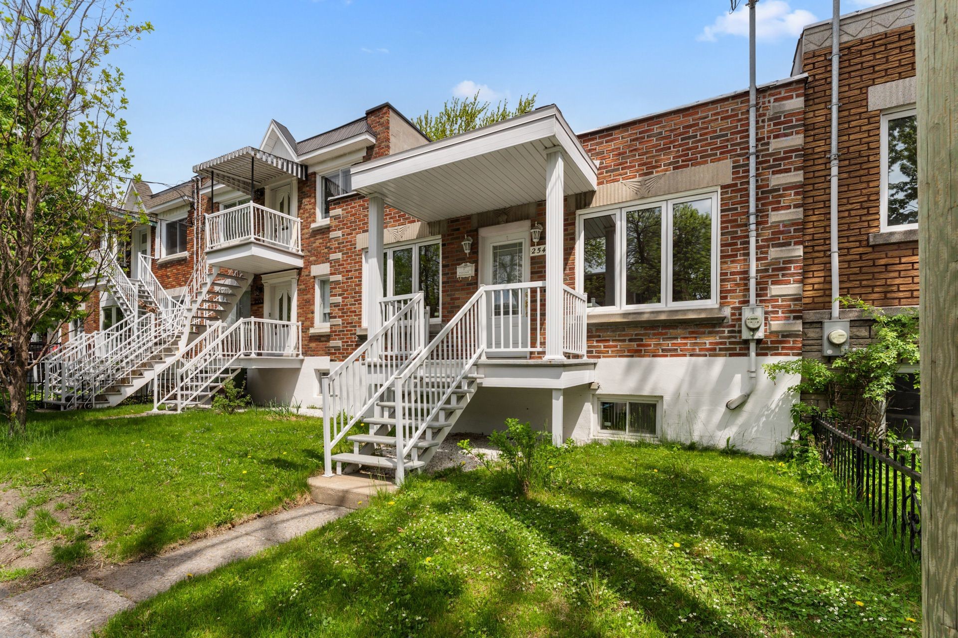 









2545


Av. Mercier

,
Montréal (Mercier/Hochelaga-Maisonneuve),




QC
H1L5H5

