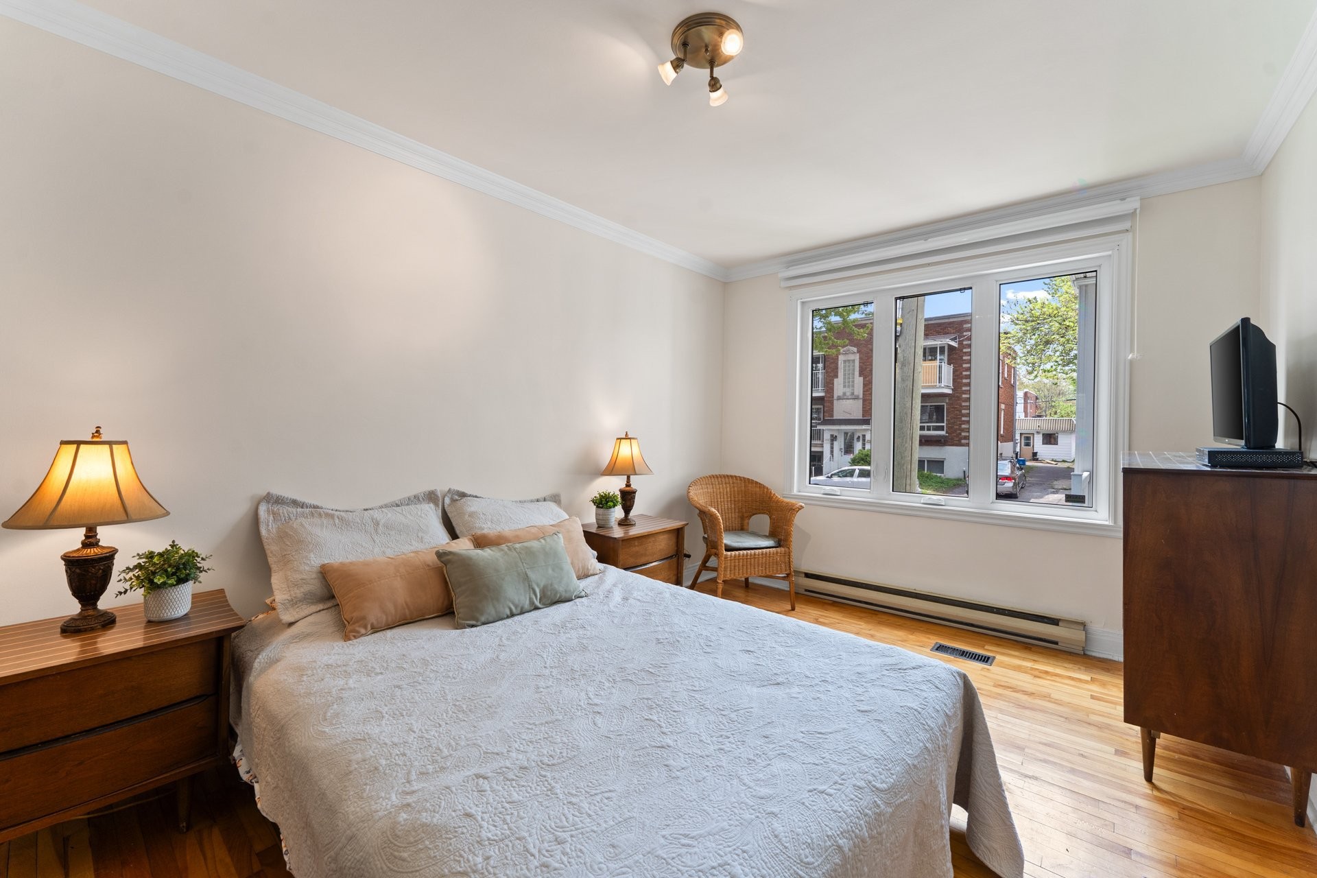 









2545


Av. Mercier

,
Montréal (Mercier/Hochelaga-Maisonneuve),




QC
H1L5H5

