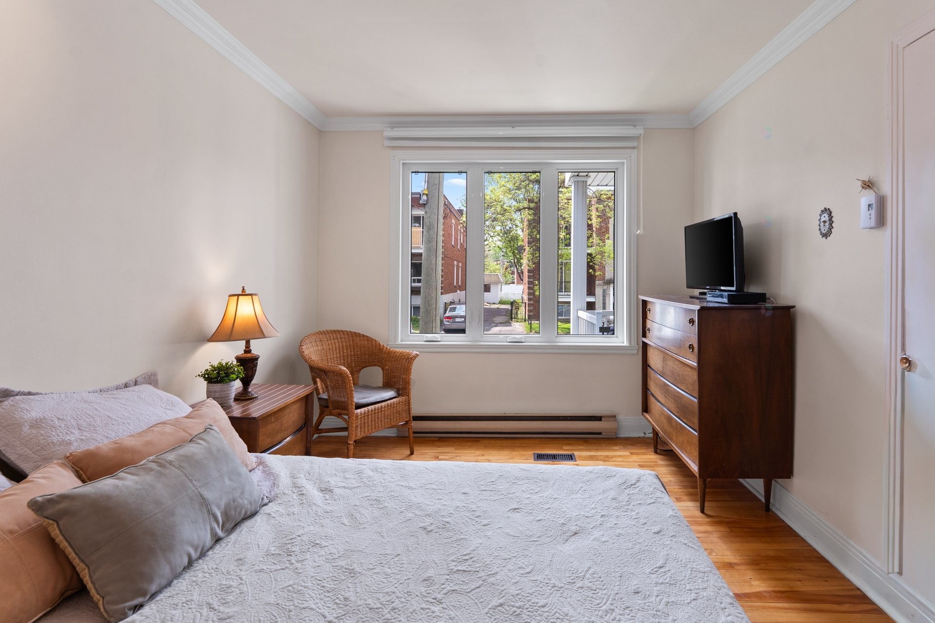 









2545


Av. Mercier

,
Montréal (Mercier/Hochelaga-Maisonneuve),




QC
H1L5H5

