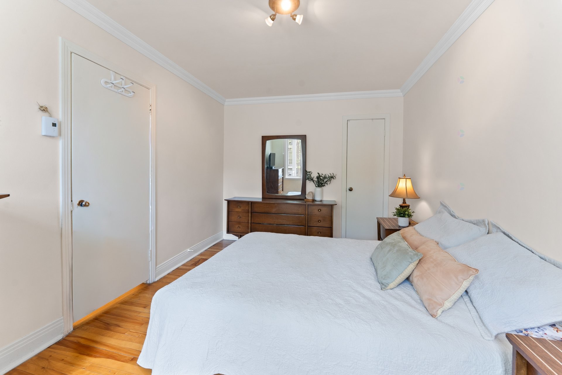 









2545


Av. Mercier

,
Montréal (Mercier/Hochelaga-Maisonneuve),




QC
H1L5H5

