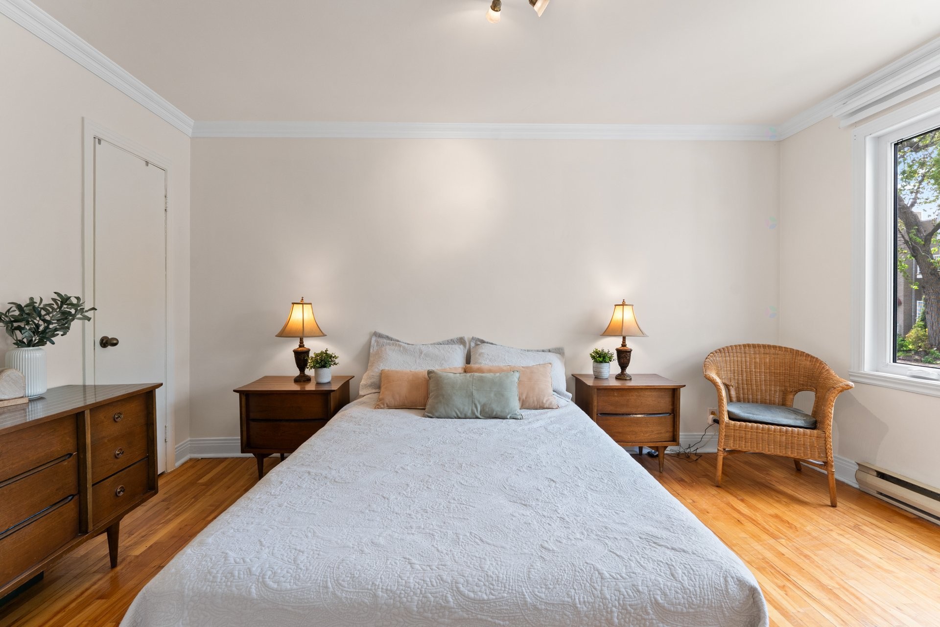 









2545


Av. Mercier

,
Montréal (Mercier/Hochelaga-Maisonneuve),




QC
H1L5H5


