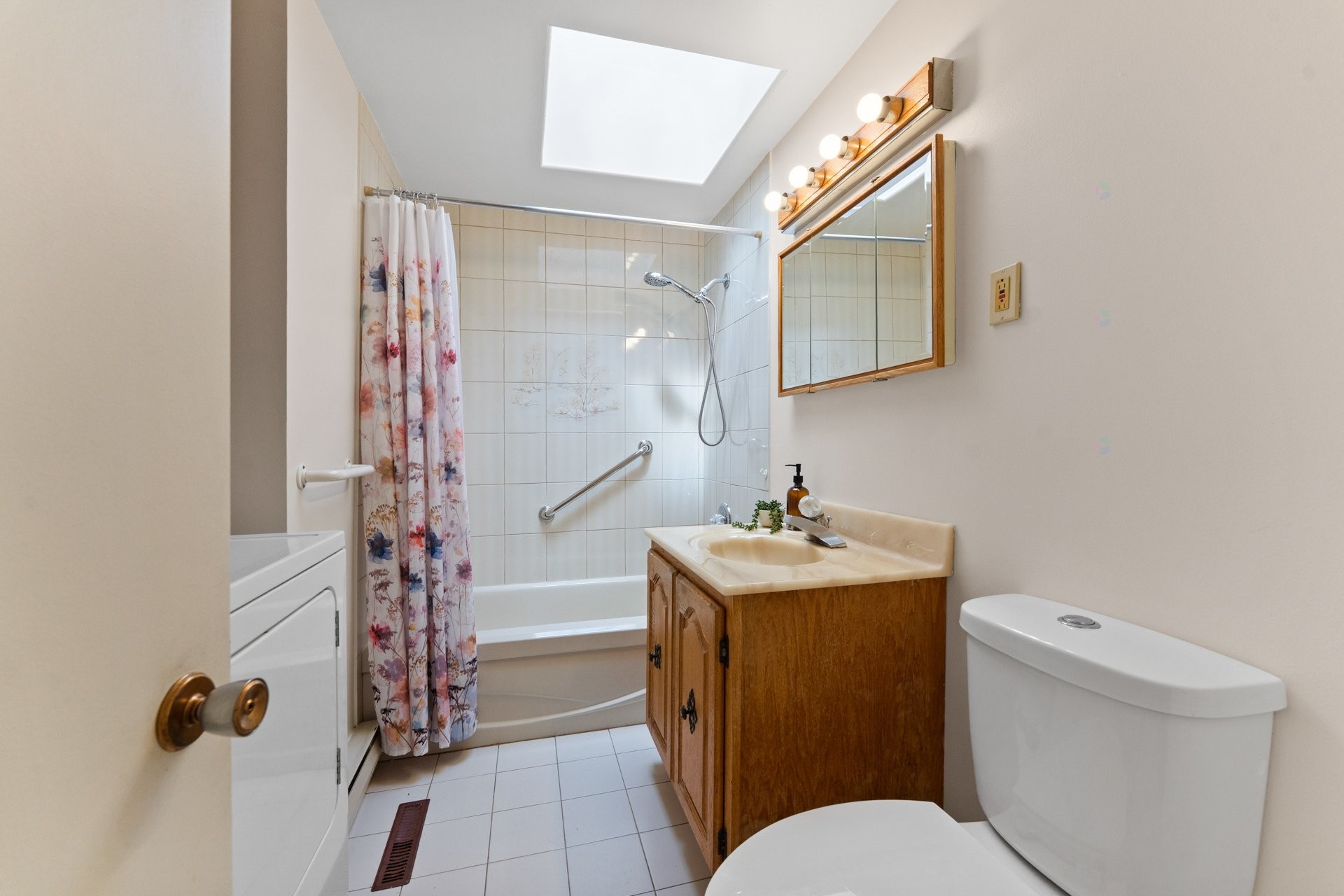 









2545


Av. Mercier

,
Montréal (Mercier/Hochelaga-Maisonneuve),




QC
H1L5H5

