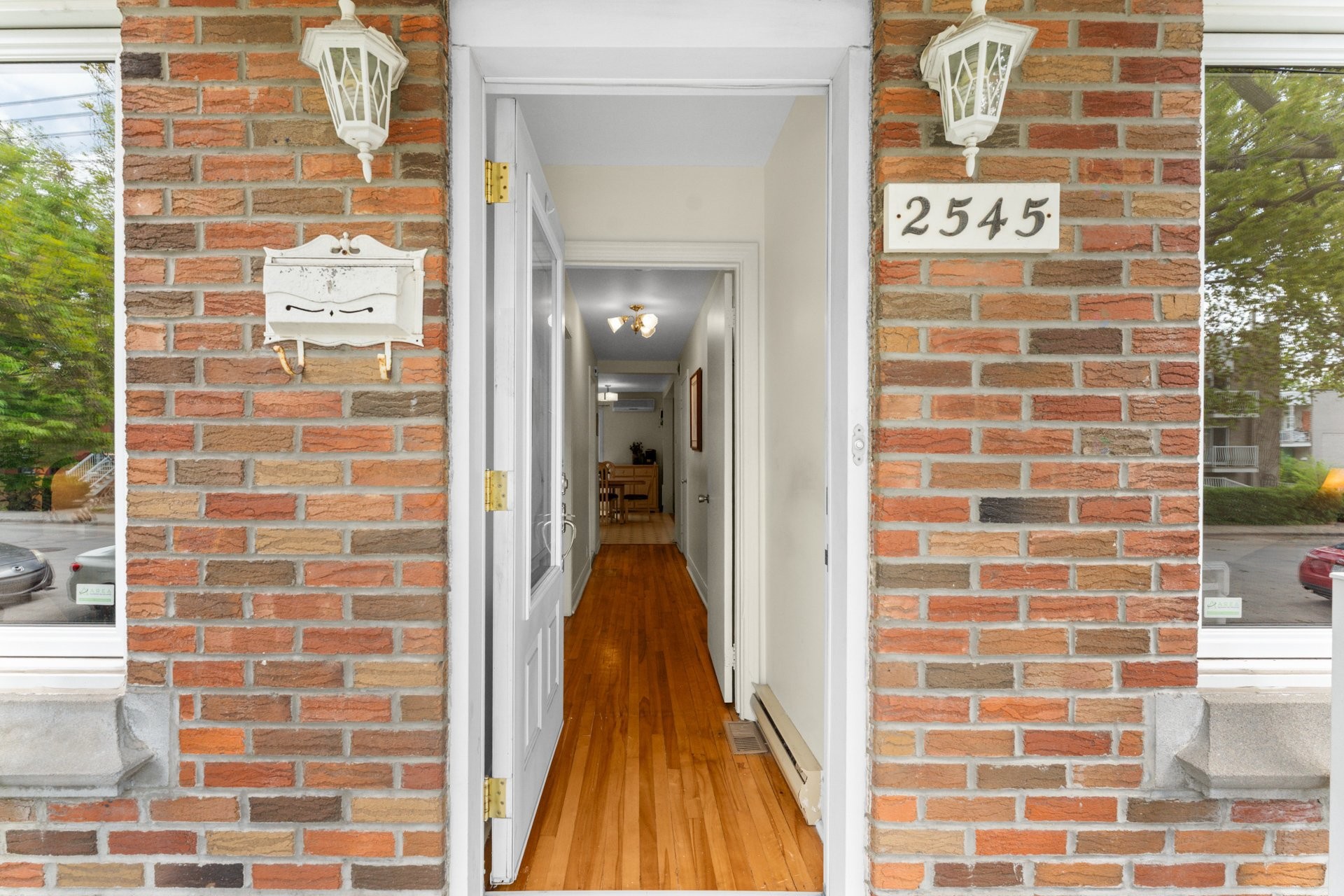 









2545


Av. Mercier

,
Montréal (Mercier/Hochelaga-Maisonneuve),




QC
H1L5H5

