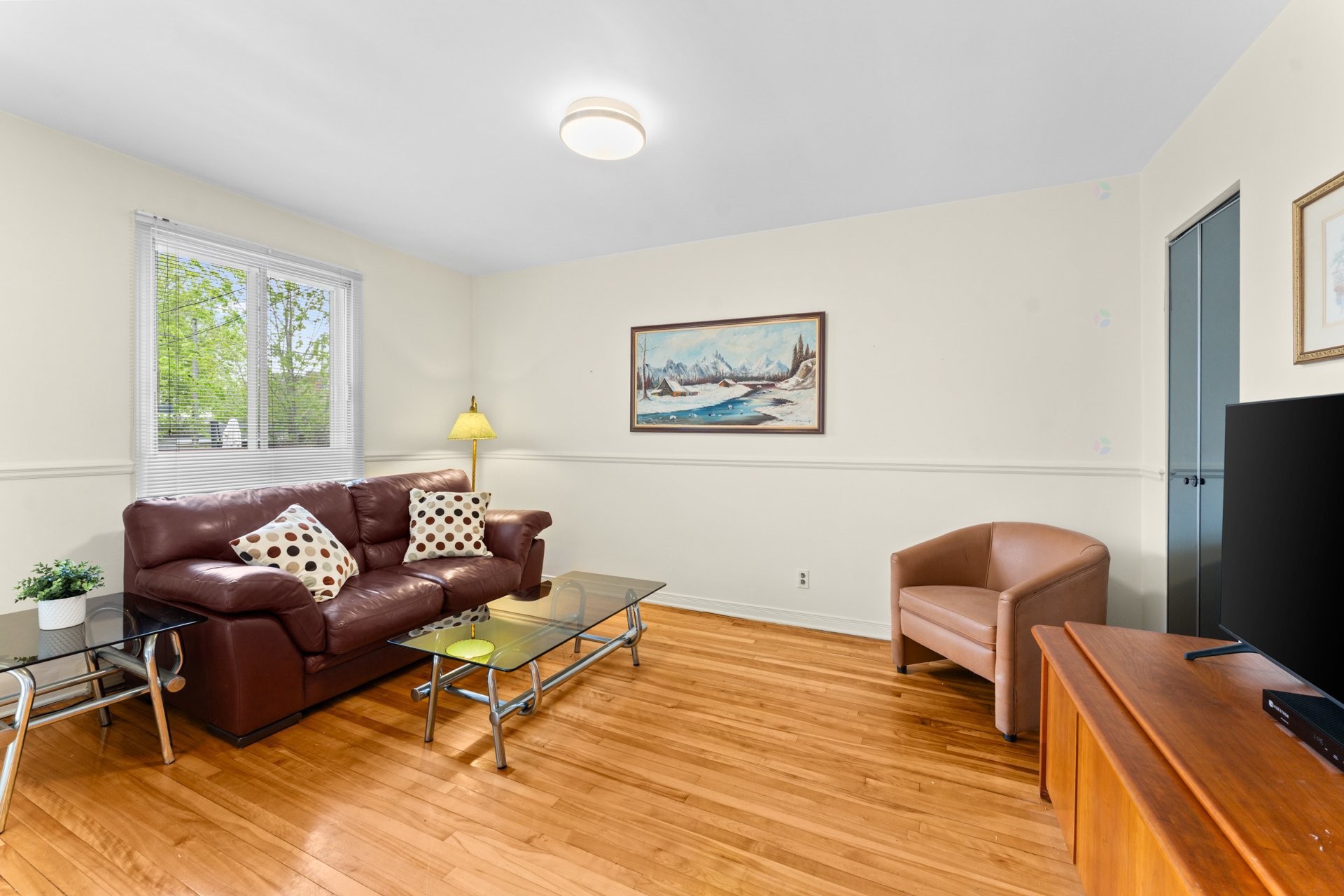 









2545


Av. Mercier

,
Montréal (Mercier/Hochelaga-Maisonneuve),




QC
H1L5H5

