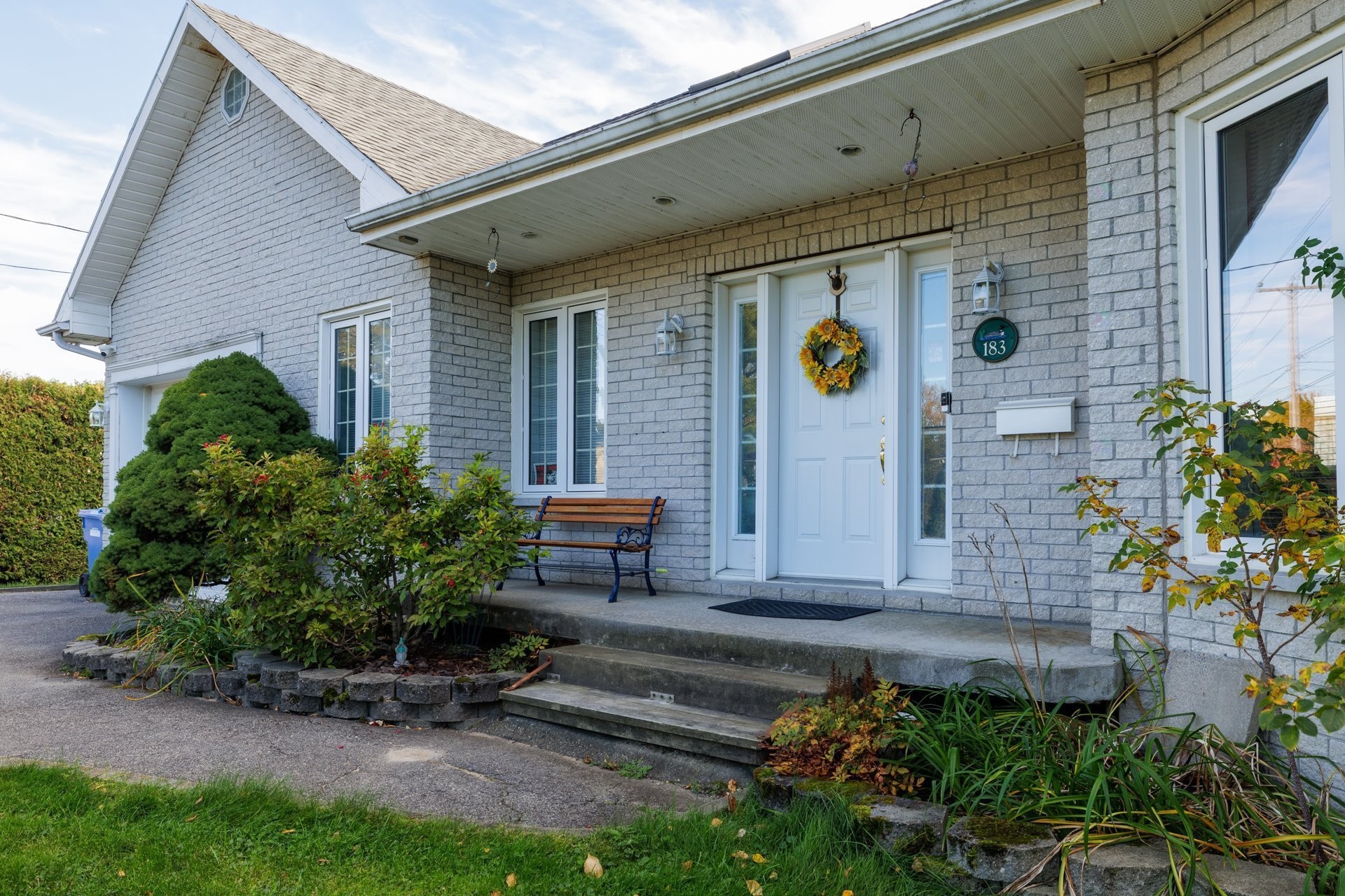









183


Ch. du Fleuve

,
Pointe-des-Cascades,




QC
J0P1M0

