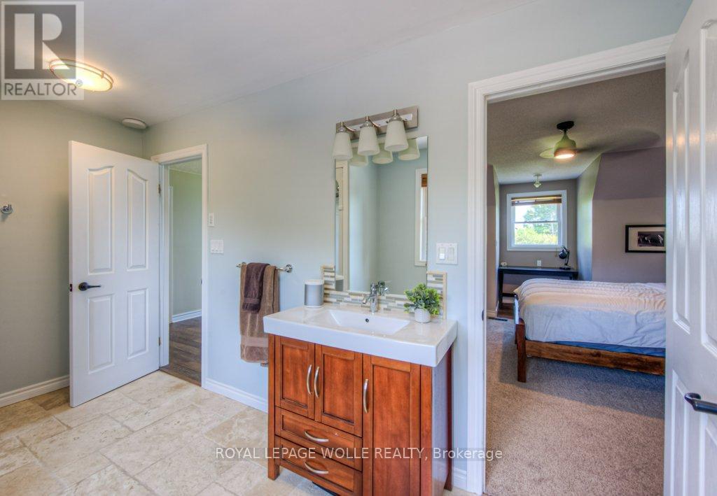 












8466 SIDEROAD 30

,
Centre Wellington,




Ontario
N0B2K0

